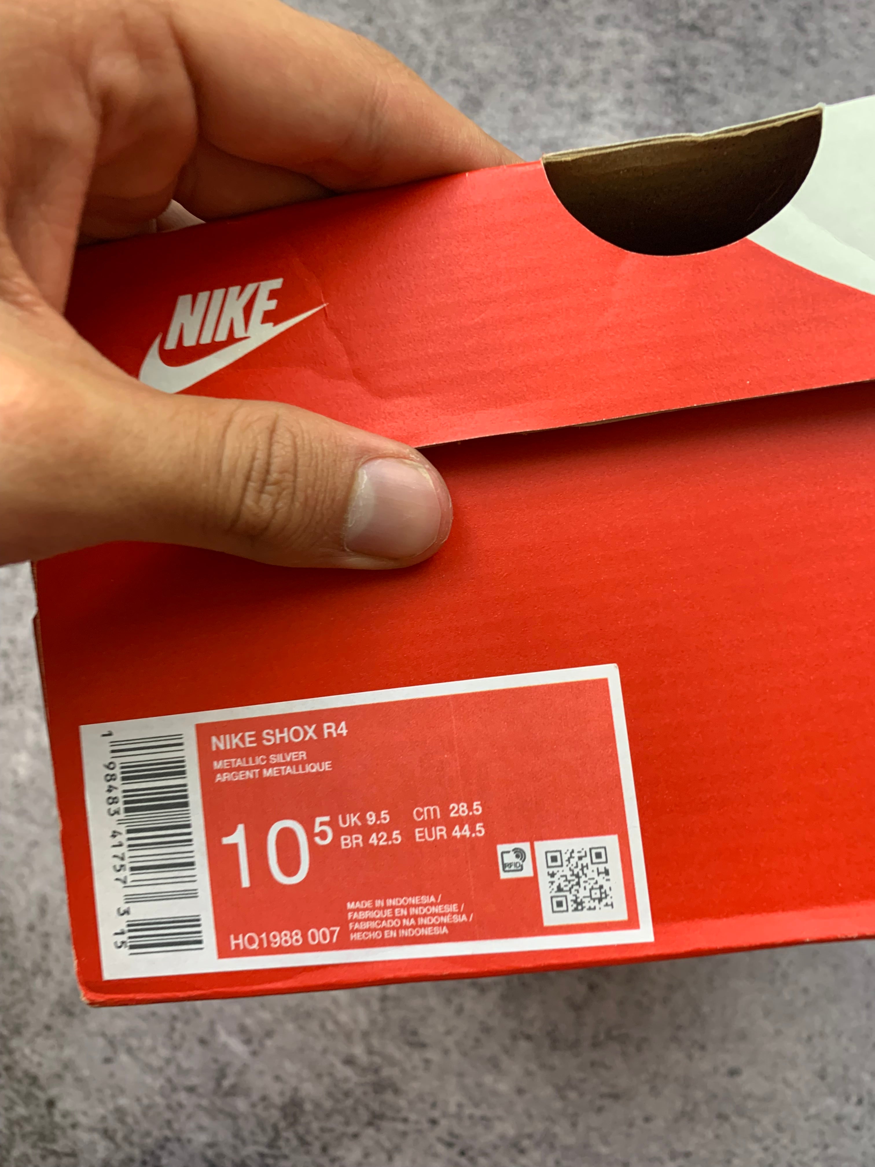 Nike Shox R4 Metallic Silver – sneakersy lifestyle r. 44,5