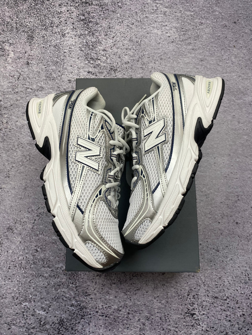 New Balance 530 białe sneakersy sportowe r. 40