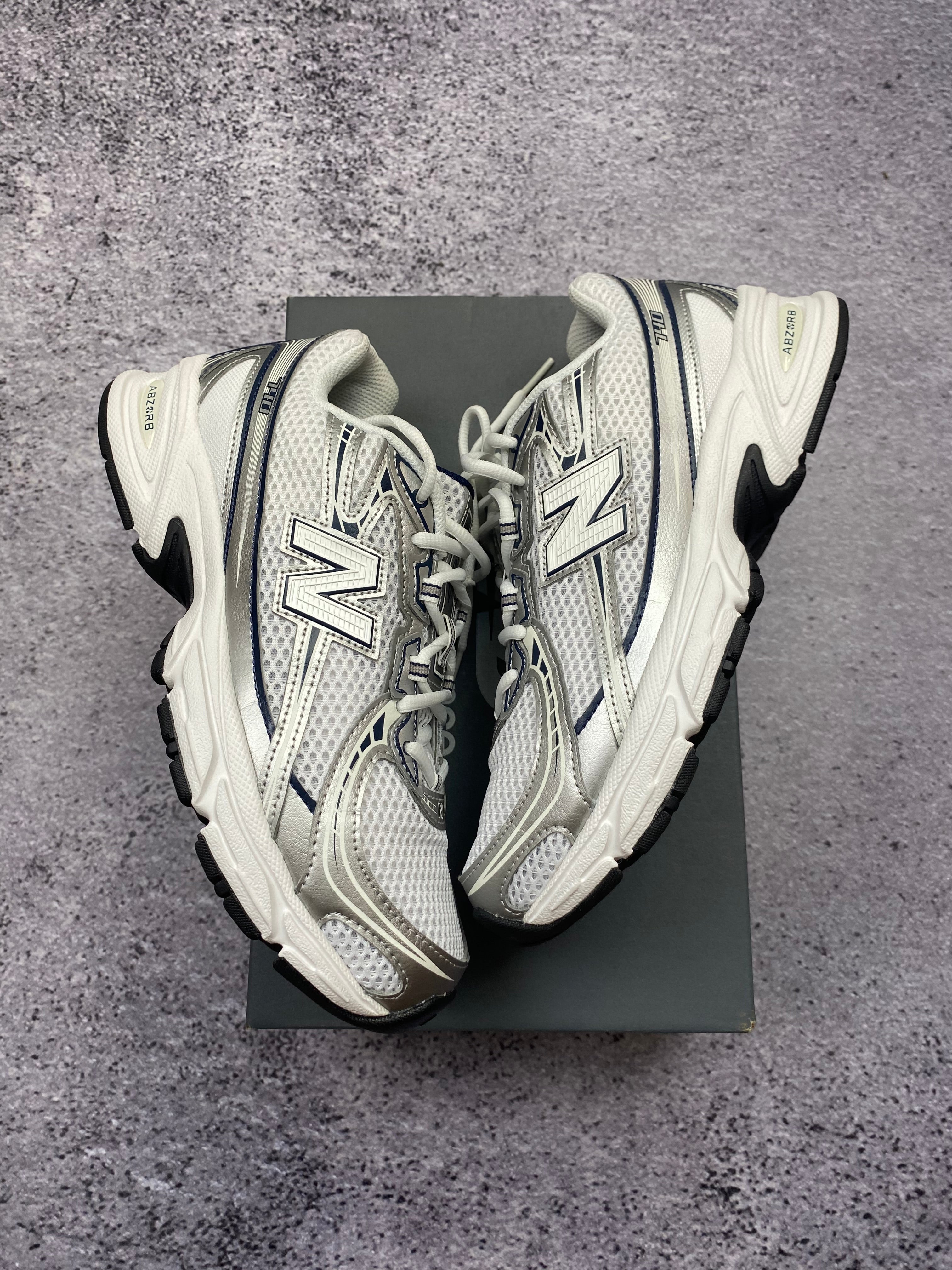 New Balance 530 białe sneakersy sportowe r. 40