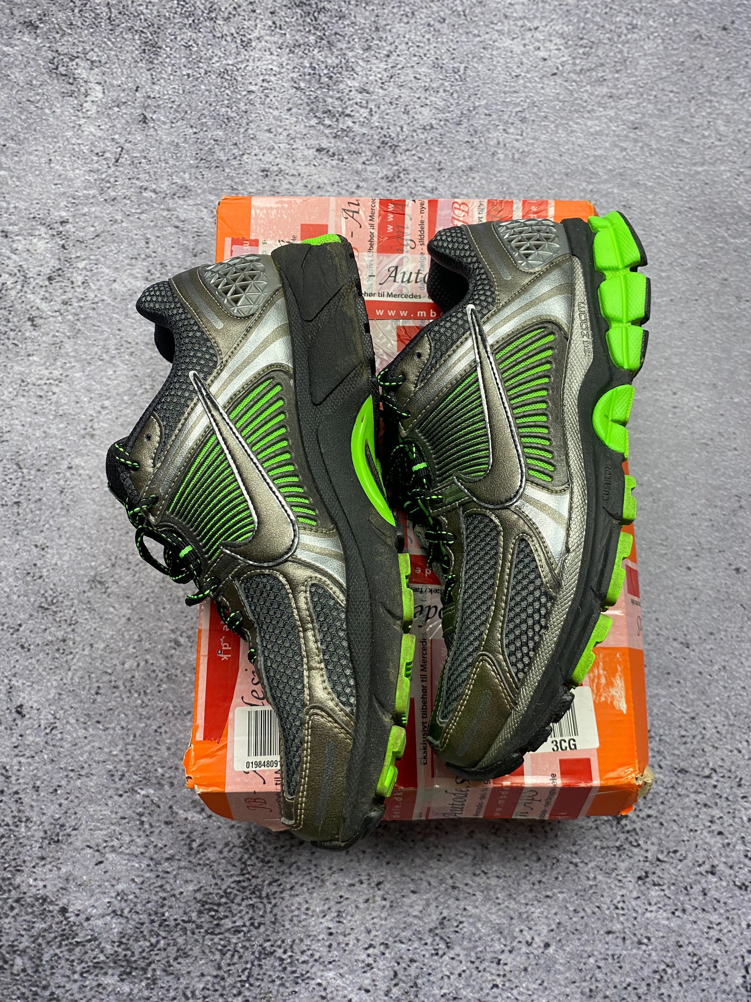 Nike Zoom Vomero Roam 44 – sneakersy trailowe szaro-zielone