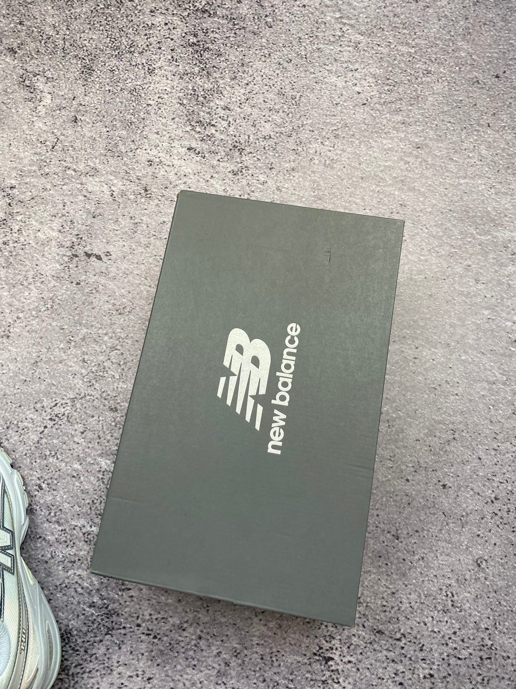 New Balance 740 biało-srebrne sneakersy sportowe r. 40