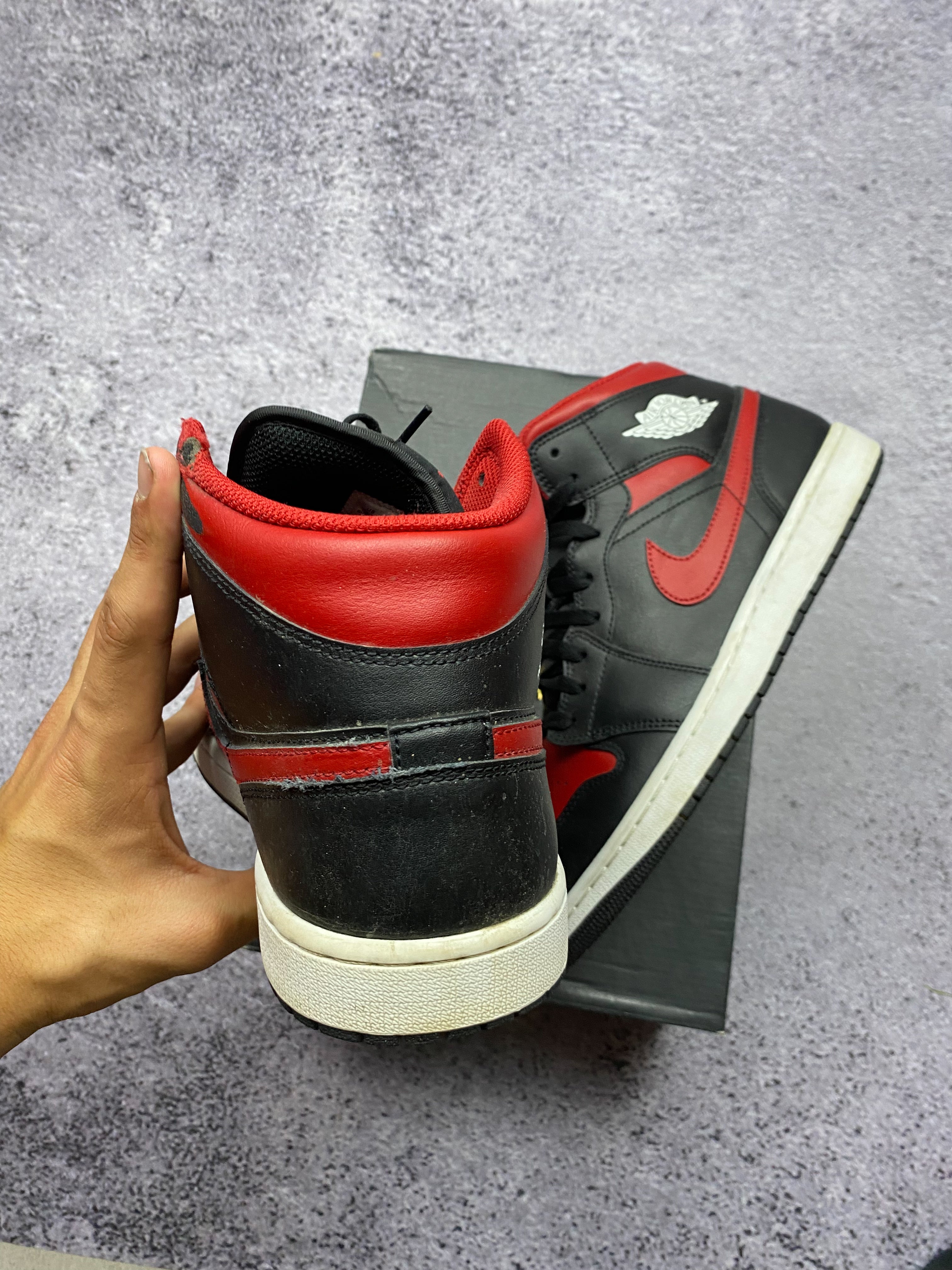Nike Air Jordan 1 Mid Black Red 45.5 – sneakersy skórzane