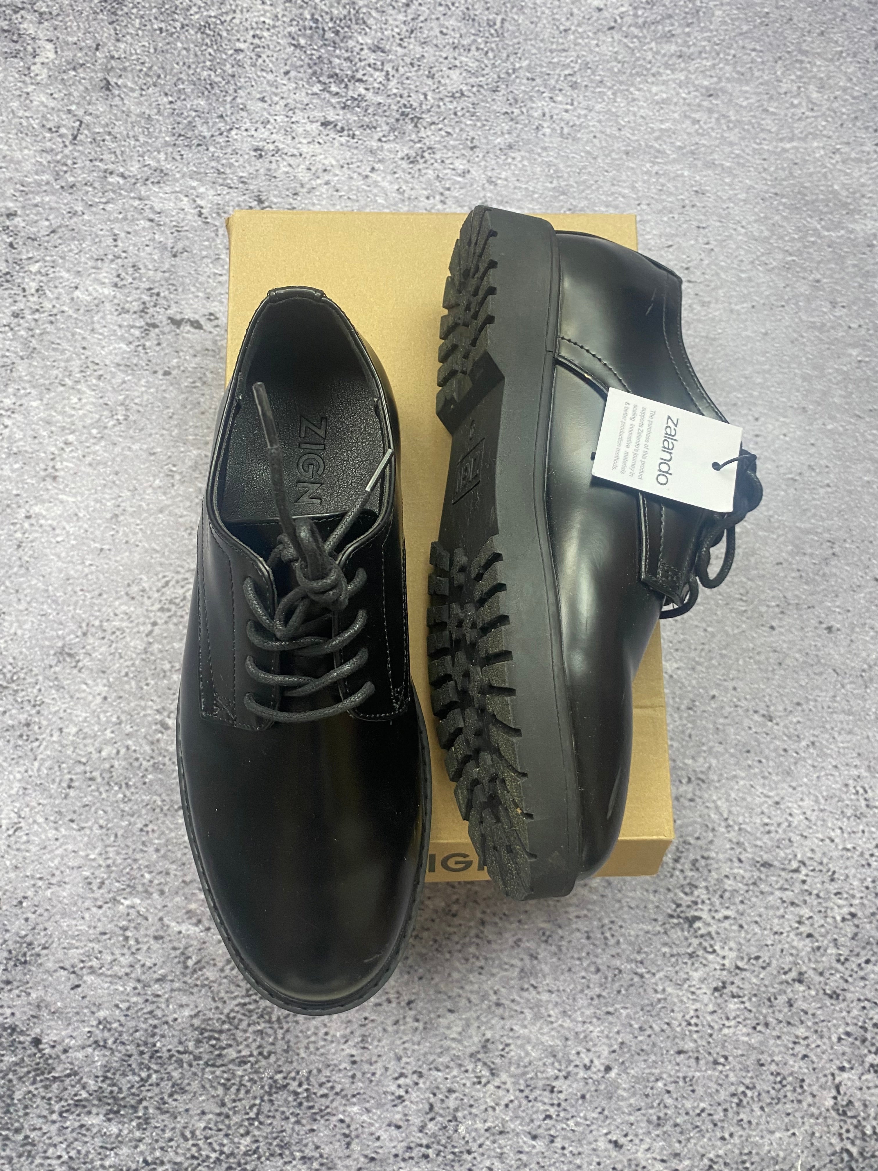 Zign black leather half shoes with a thick sole, size 40