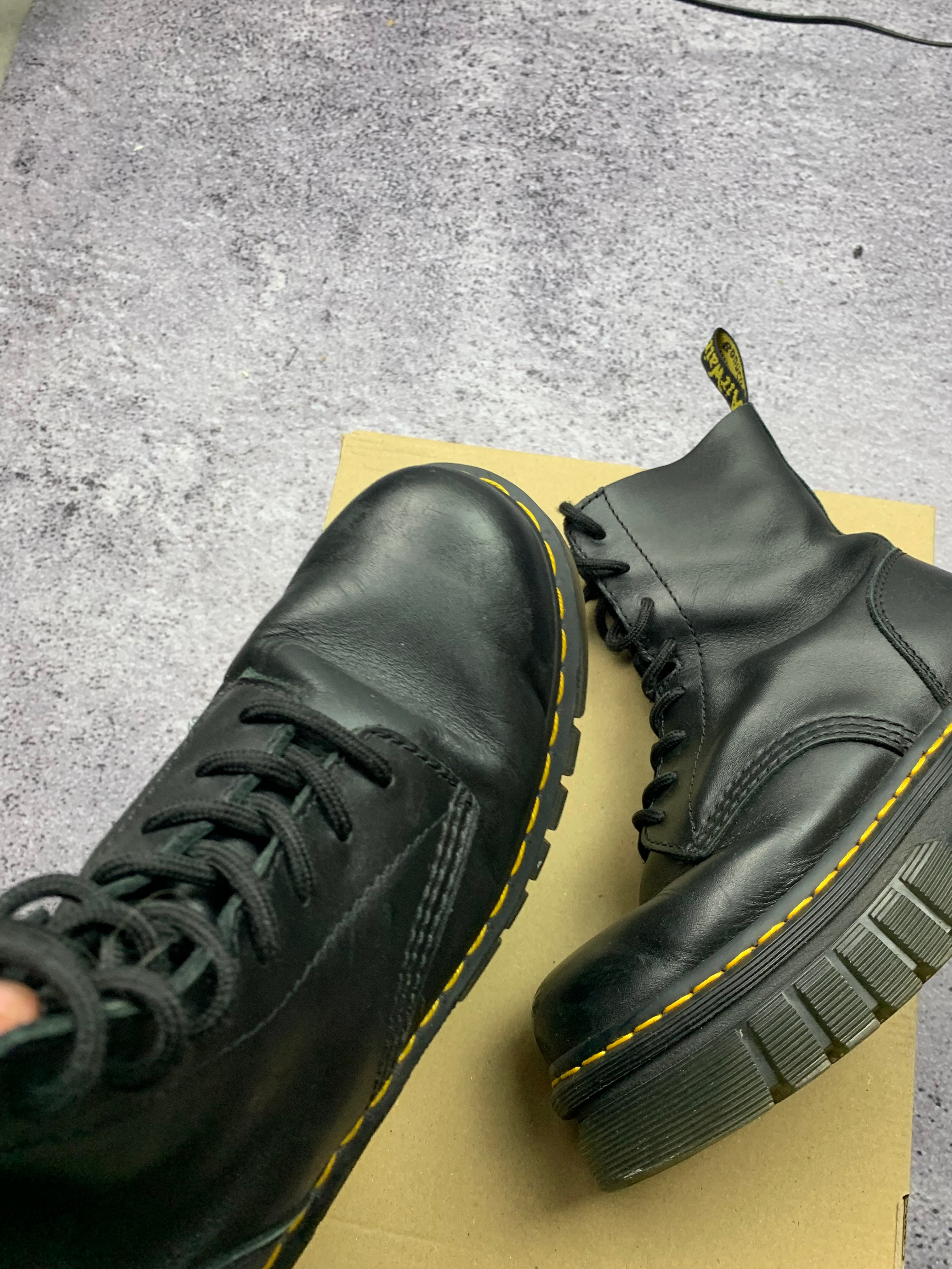 Dr. Martens Audrick 8-Eye Boot – skórzane botki platforma r. 38