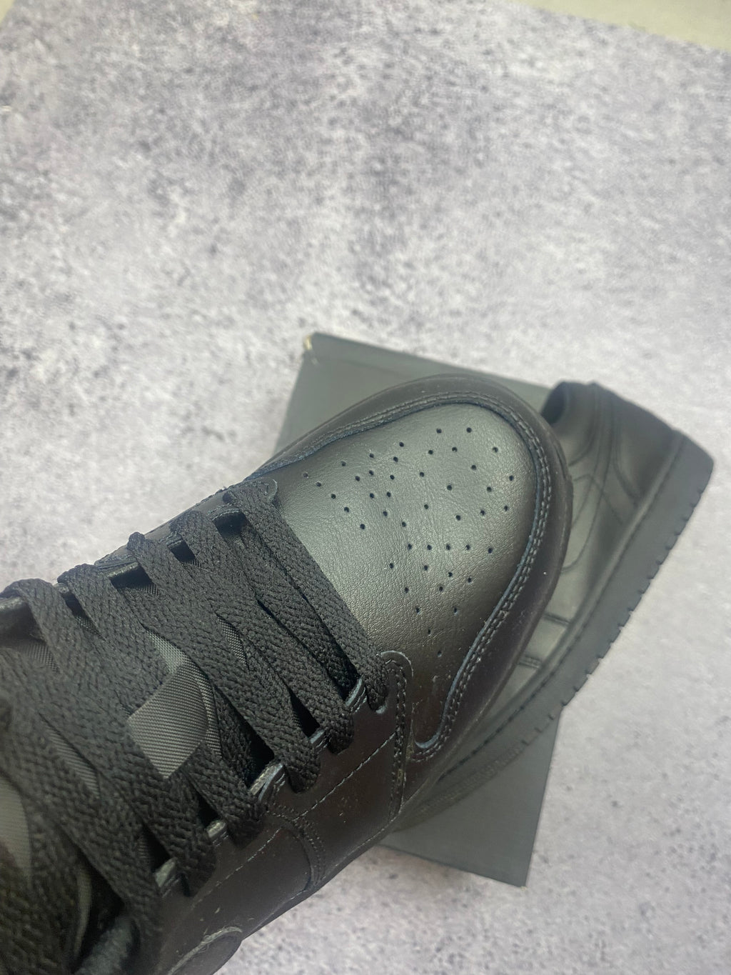 Air Jordan 1 Low Triple Black – sneakersy skórzane r. 44