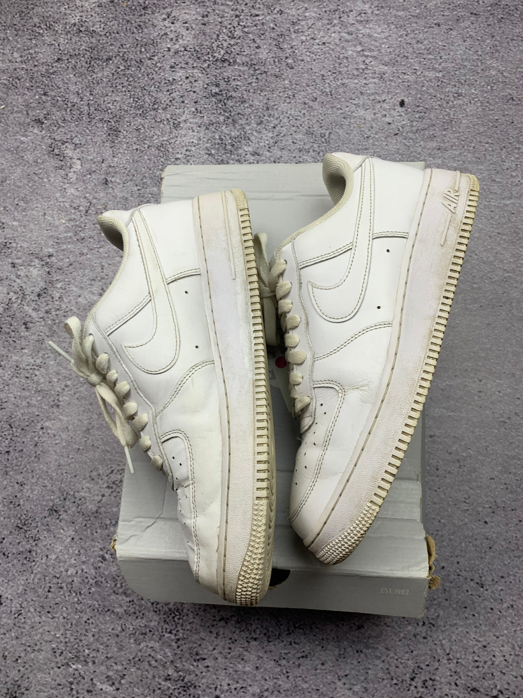 Nike Air Force 1 Low ’07 Triple White – skórzane sneakersy r. 44