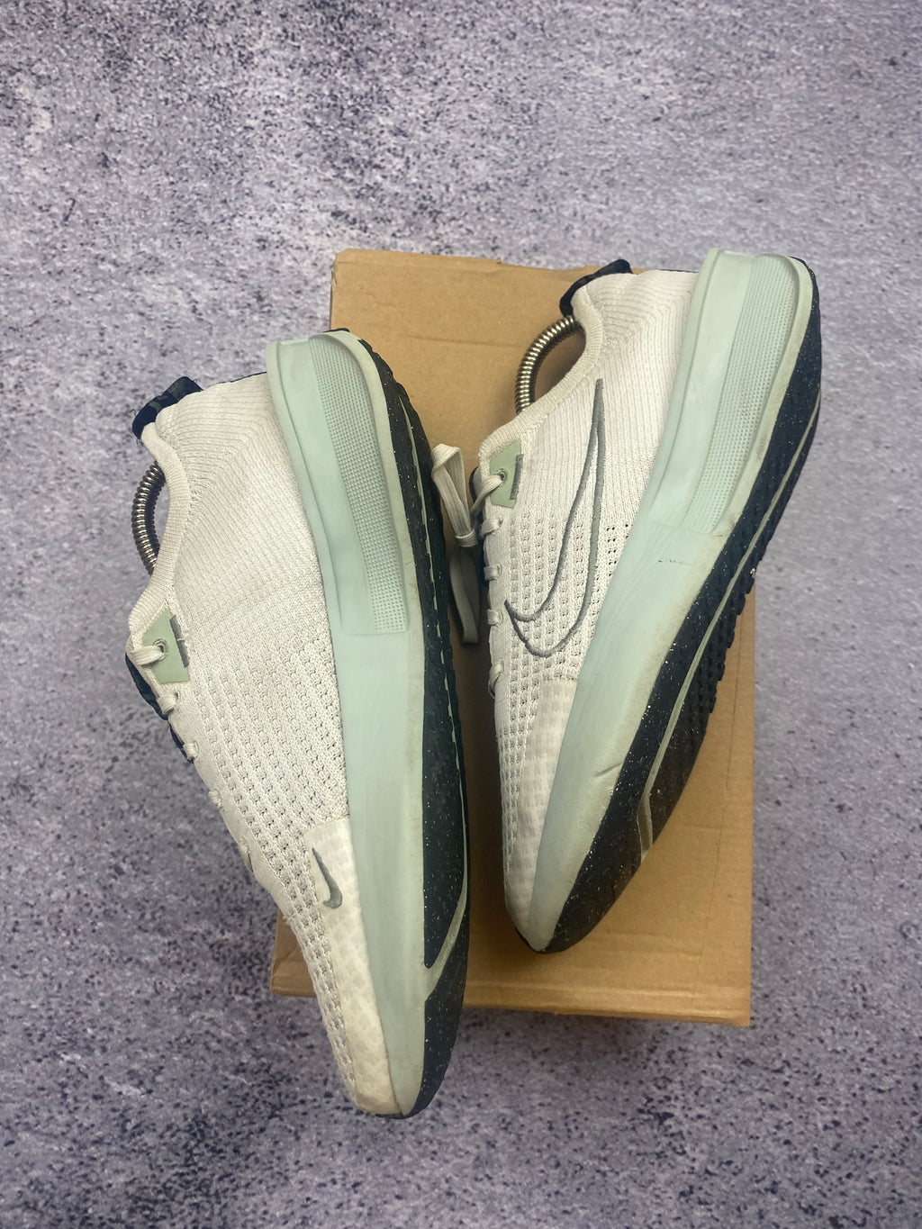 Nike ZoomX Invincible Run Flyknit 3 Phantom Light Bone Running Shoes 42