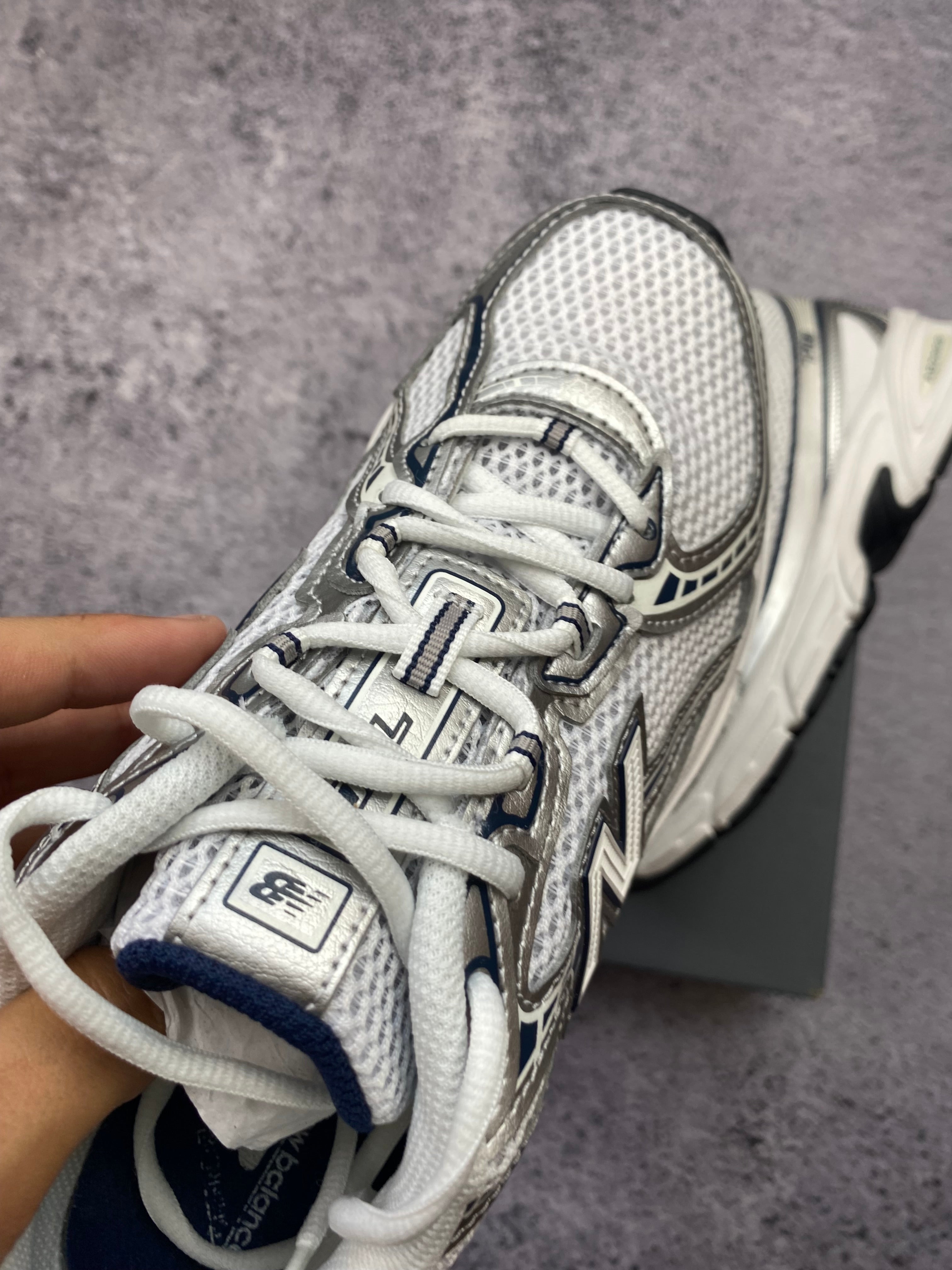 New Balance 530 białe sneakersy sportowe r. 40