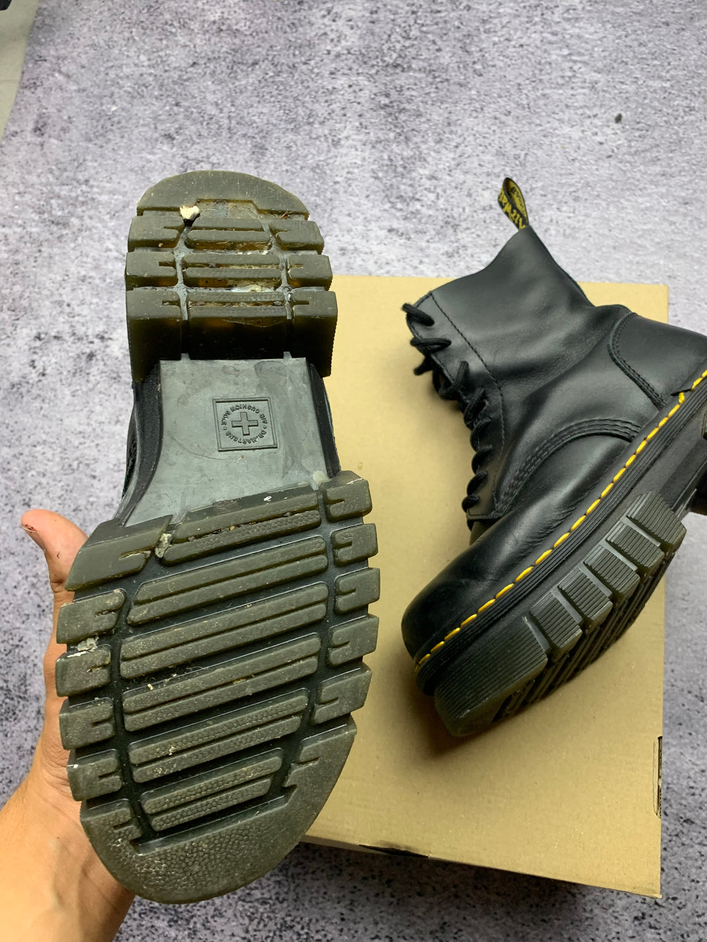 Dr. Martens Audrick 8-Eye Boot – skórzane botki platforma r. 38