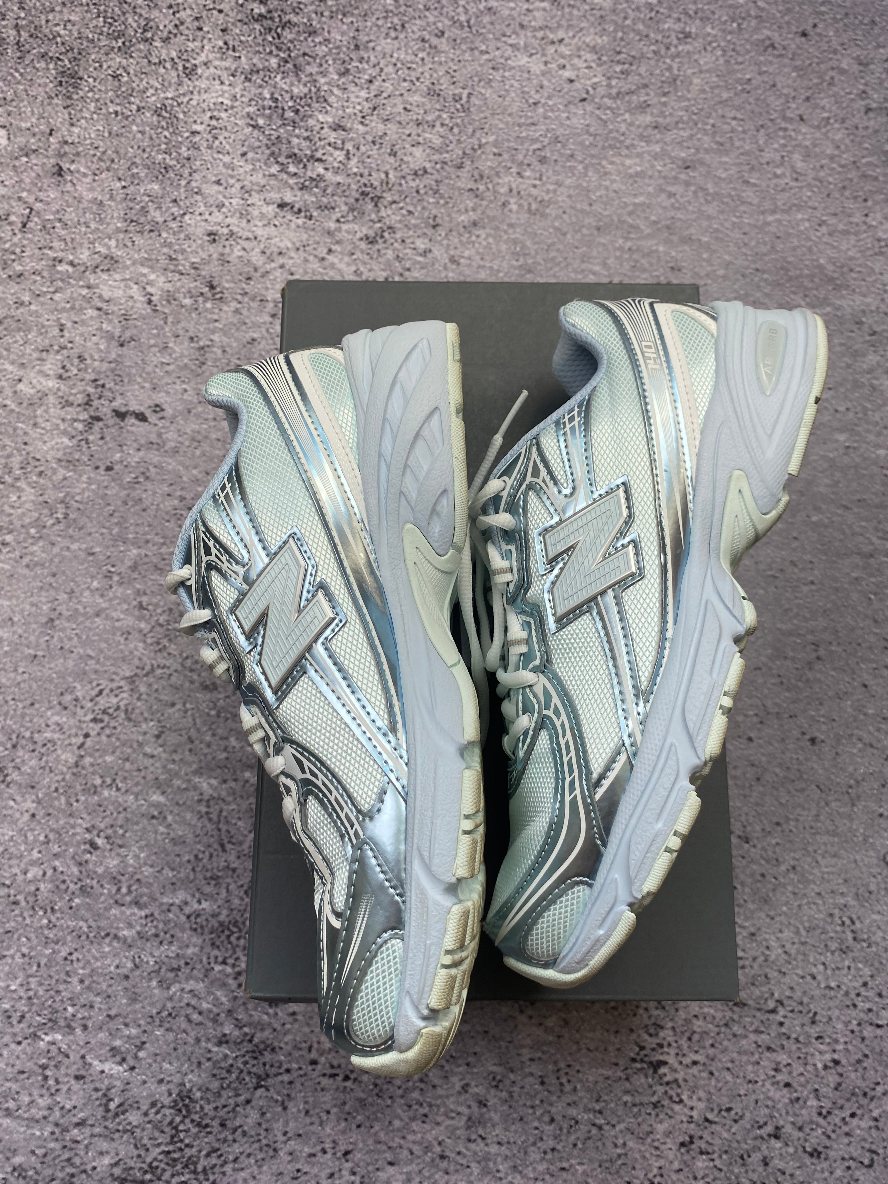 New Balance 740 biało-srebrne sneakersy sportowe r. 40