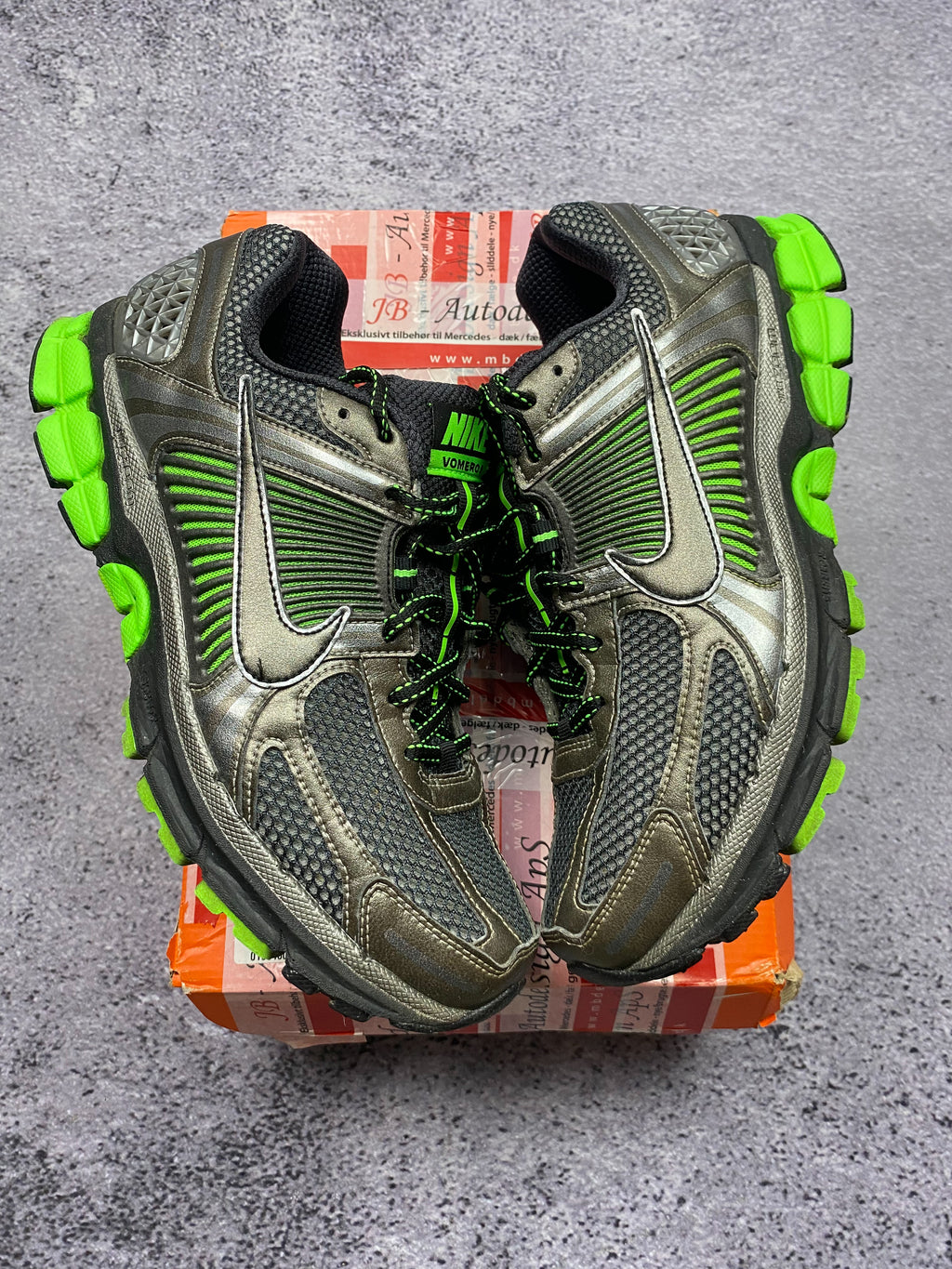 Nike Zoom Vomero Roam 44 – sneakersy trailowe szaro-zielone