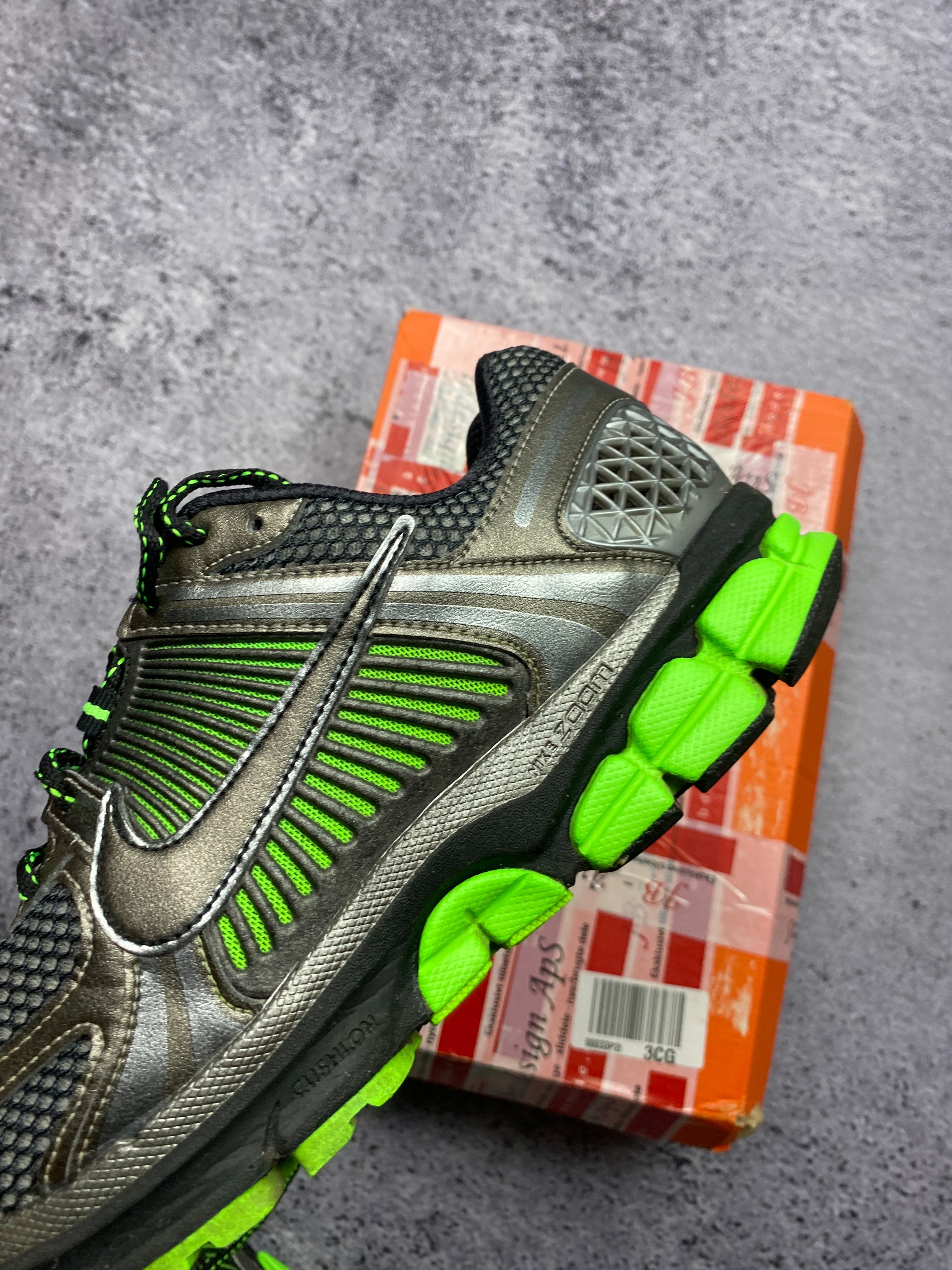 Nike Zoom Vomero Roam 44 – sneakersy trailowe szaro-zielone