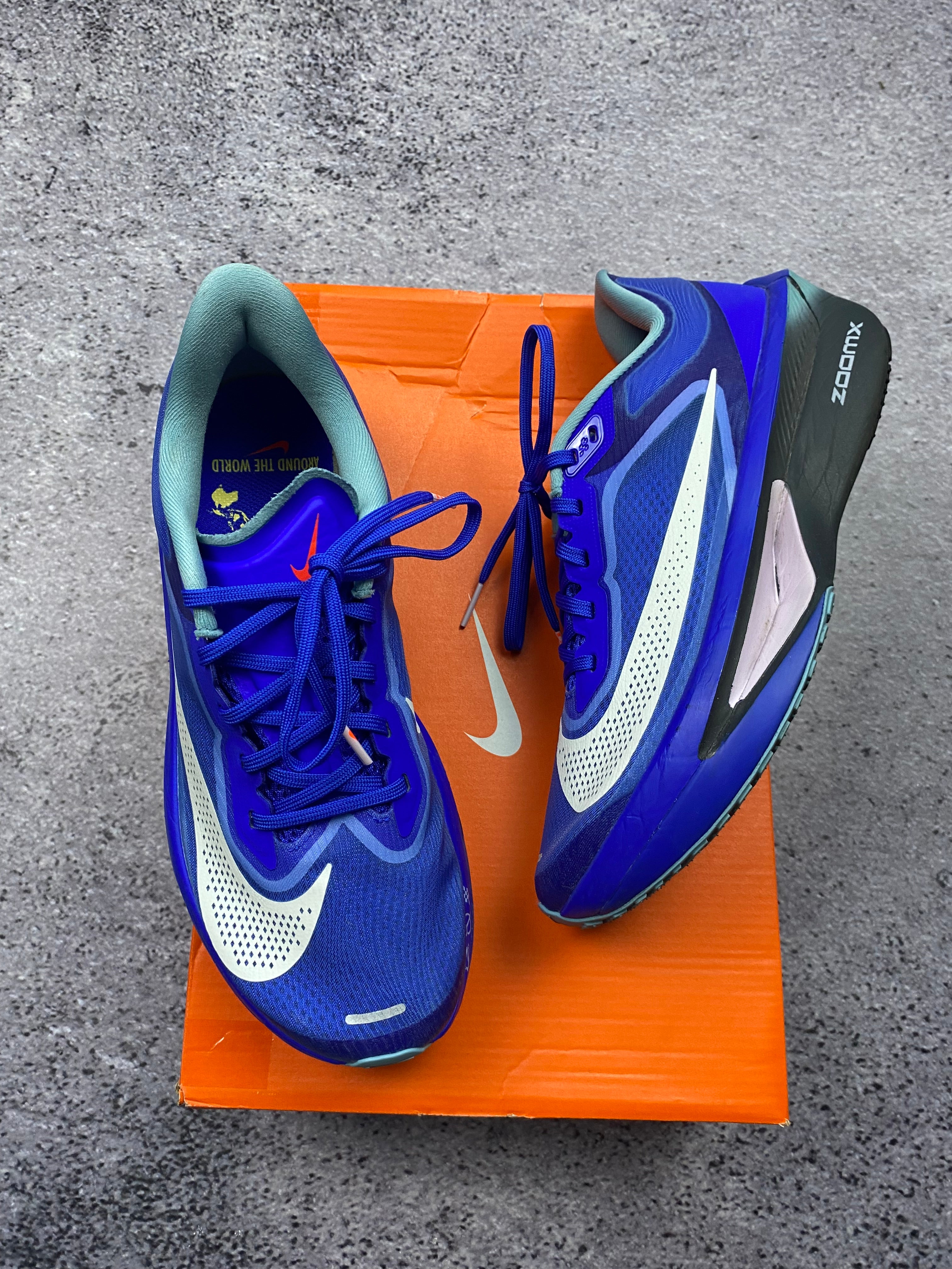 Nike ZoomX Invincible Run Flyknit niebieskie buty do biegania r. 40