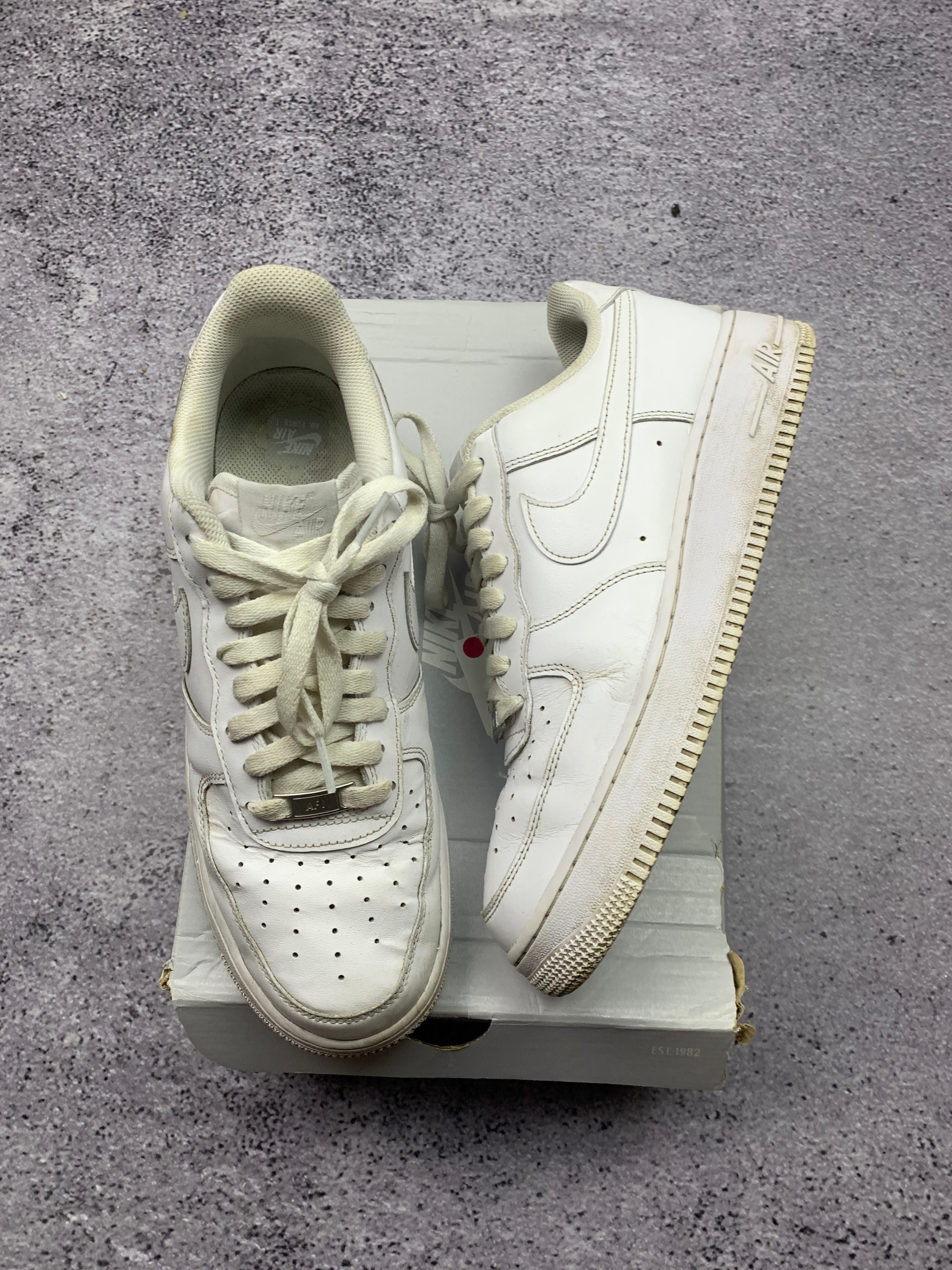 Nike Air Force 1 Low ’07 Triple White – skórzane sneakersy r. 44