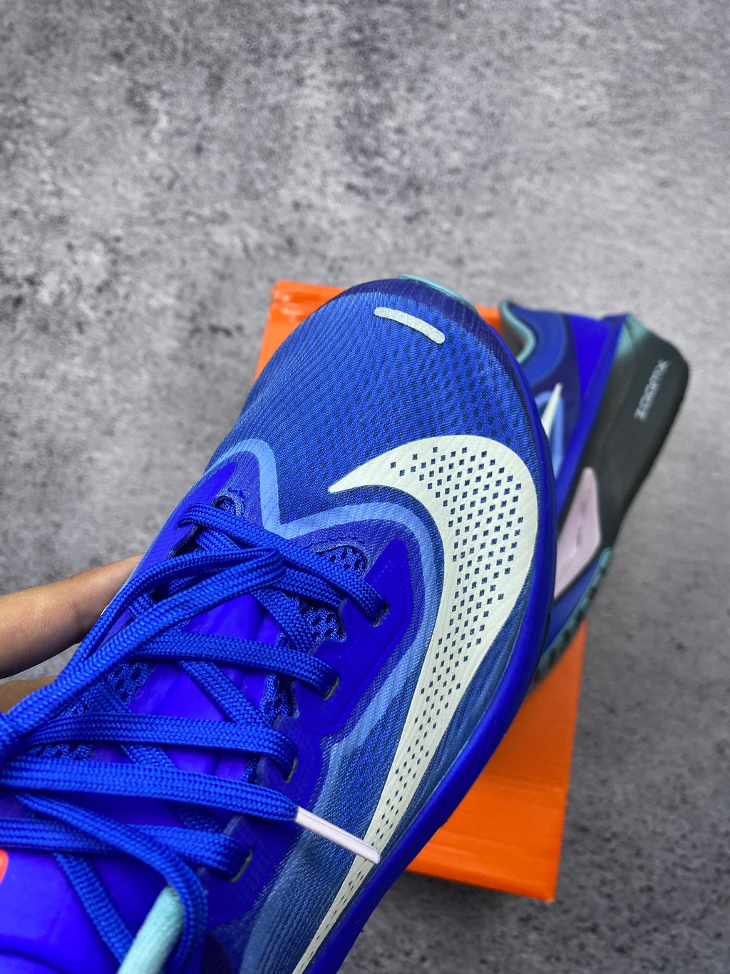 Nike ZoomX Invincible Run Flyknit niebieskie buty do biegania r. 40