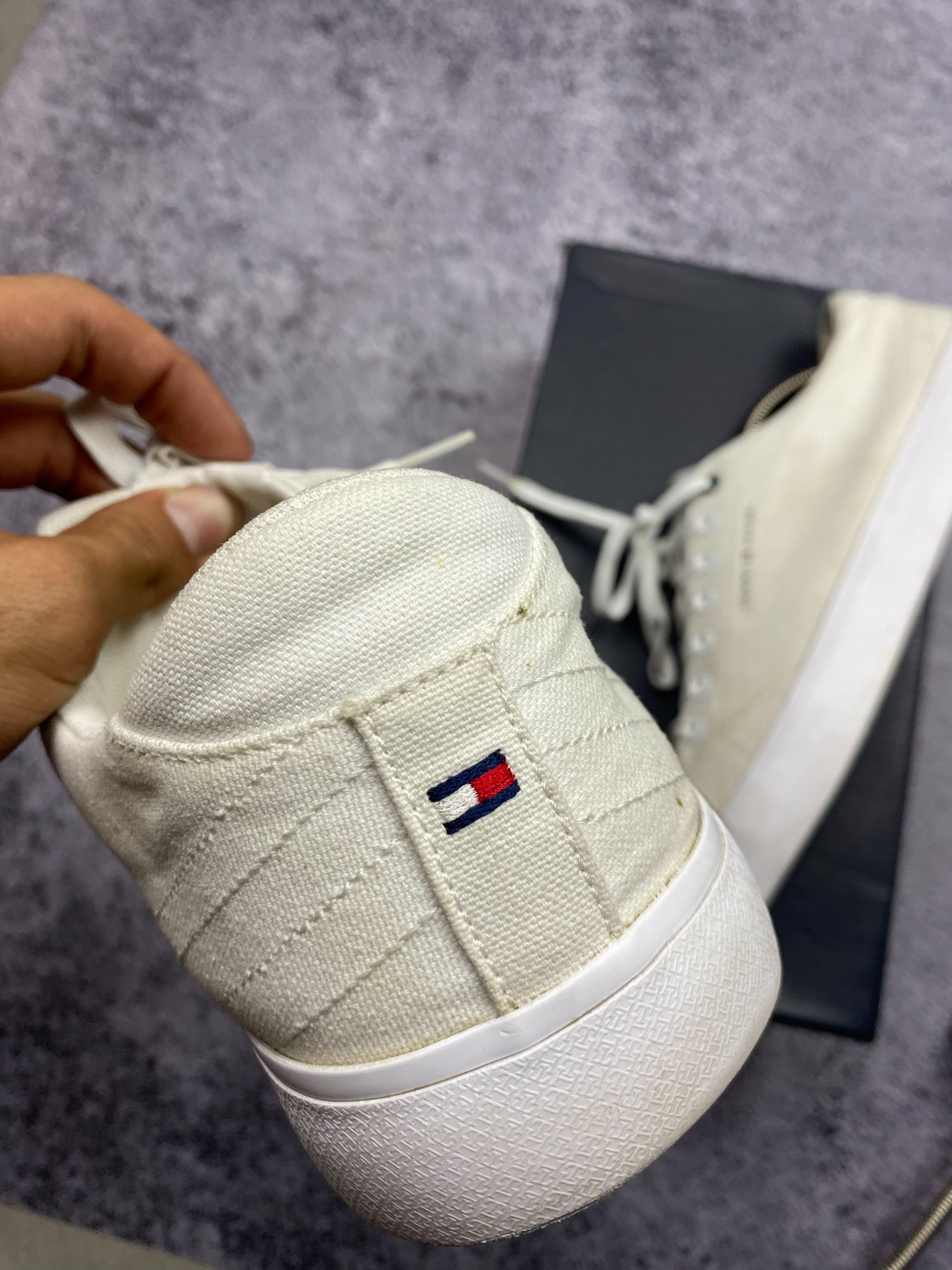 Tommy Hilfiger White Trainers Sneakers 45 – Canvas Casual