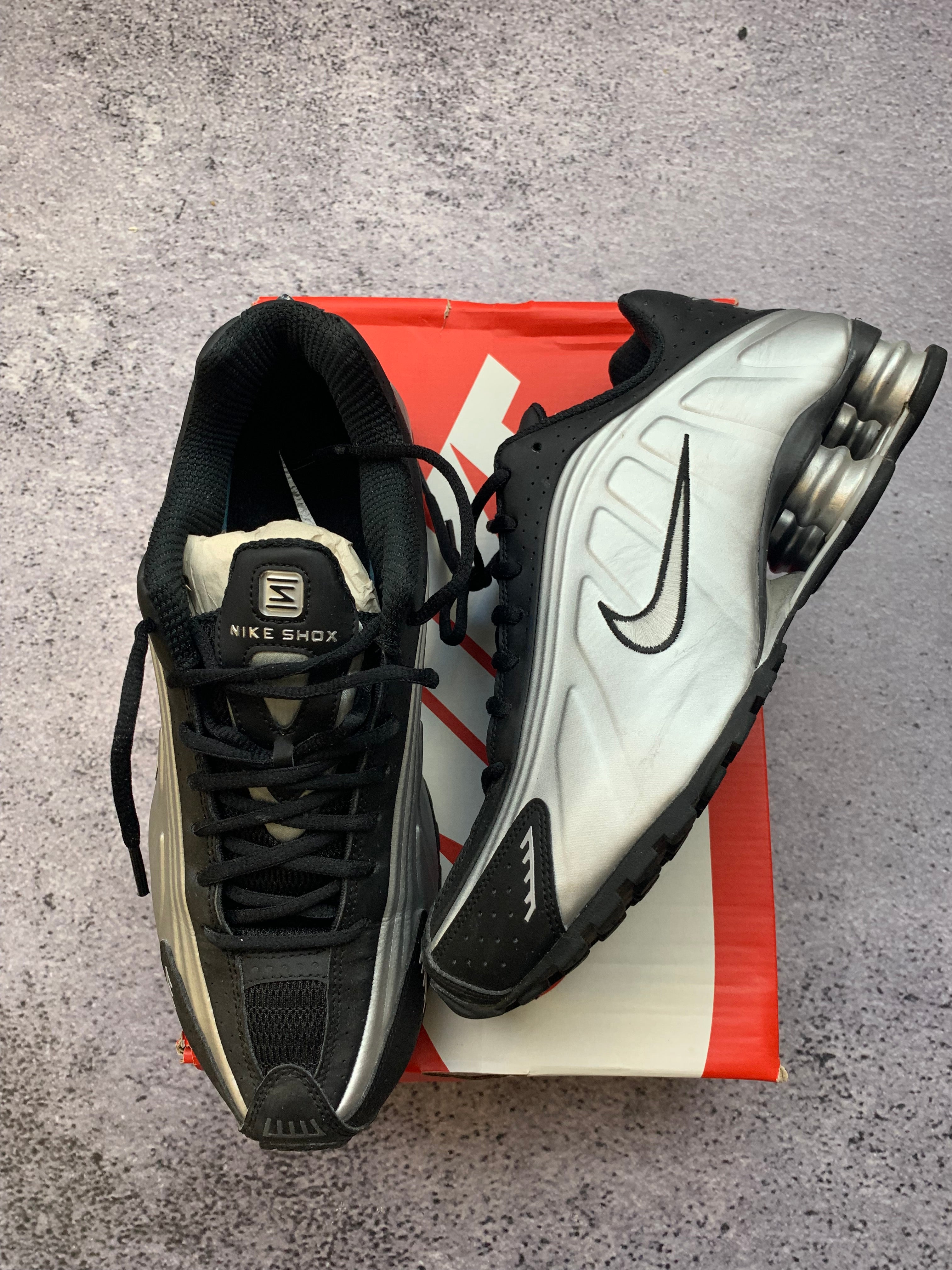 Nike Shox R4 Metallic Silver – sneakersy lifestyle r. 44,5