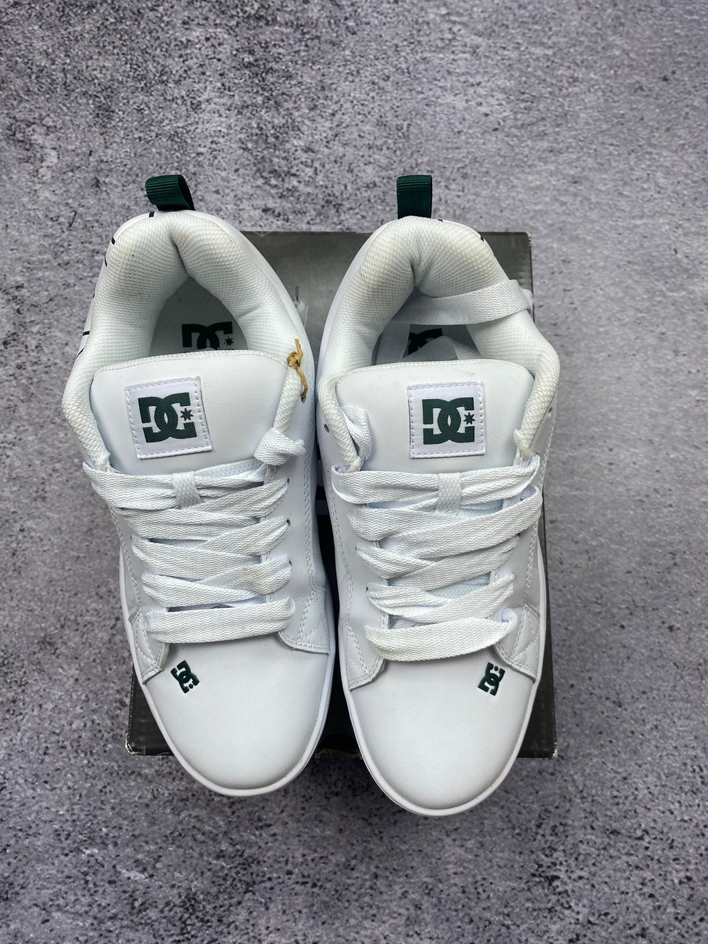 DC Court Graffik – białe sneakersy r. 42.5