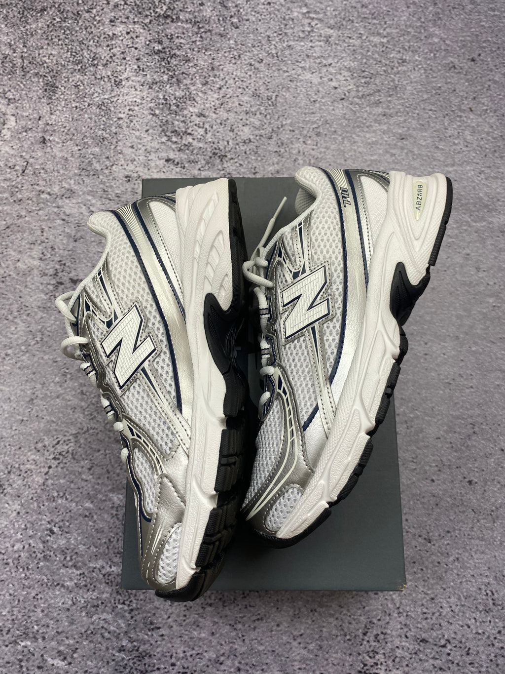 New Balance 530 białe sneakersy sportowe r. 40