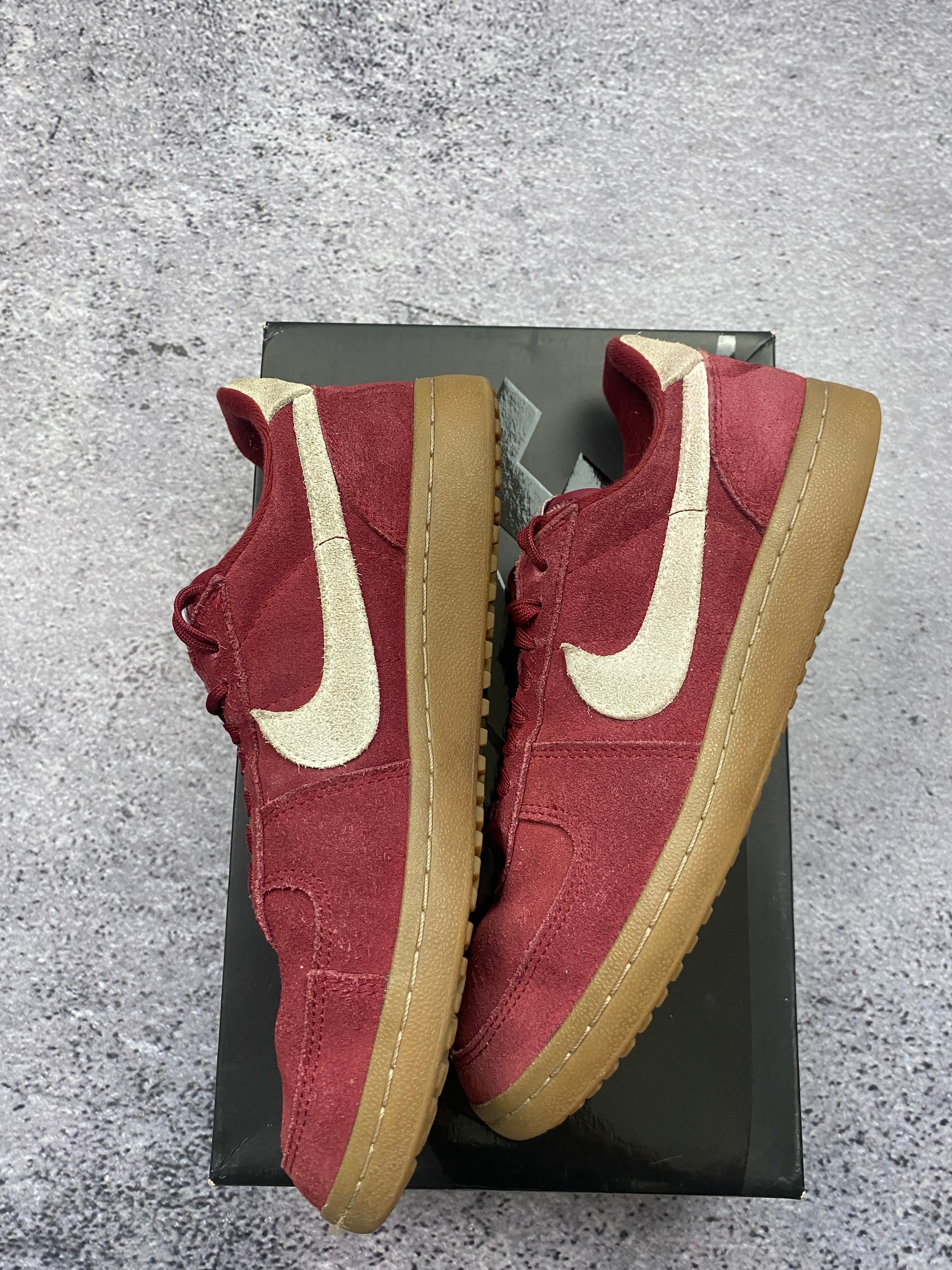 Nike suede burgundy sneakers size 41
