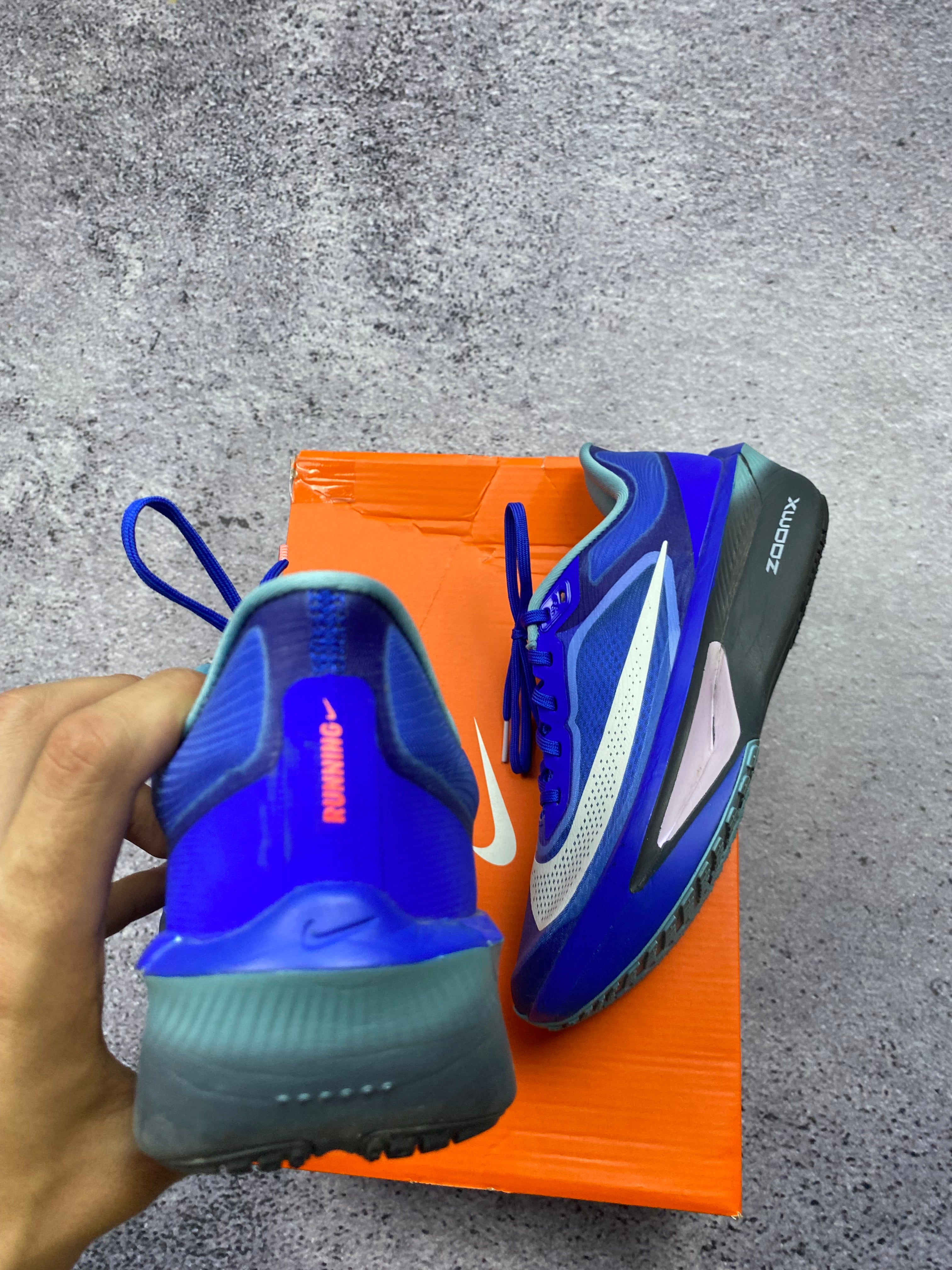 Nike ZoomX Invincible Run Flyknit niebieskie buty do biegania r. 40