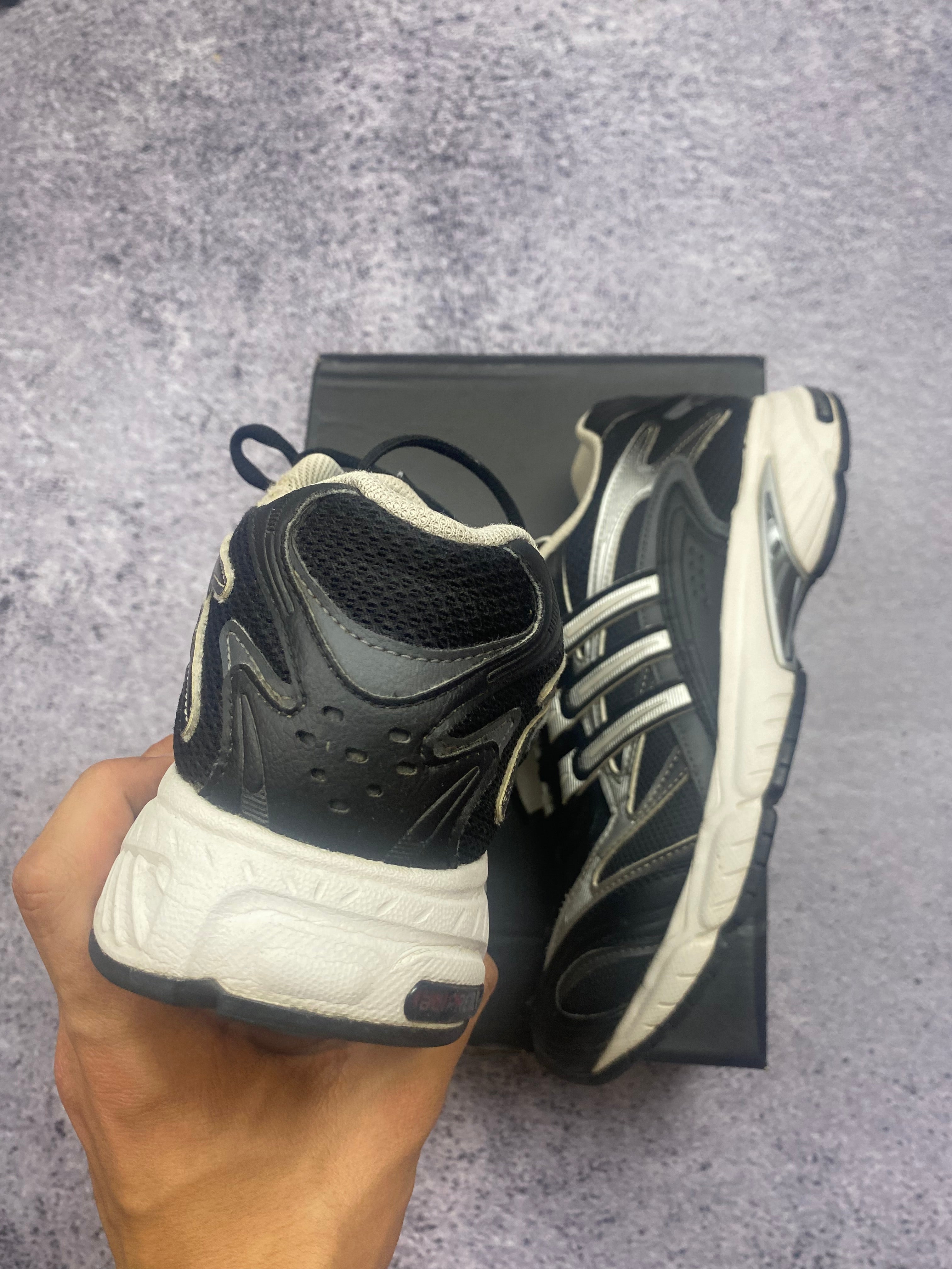 Adidas Response CL – sneakersy retro r. 42 2/3