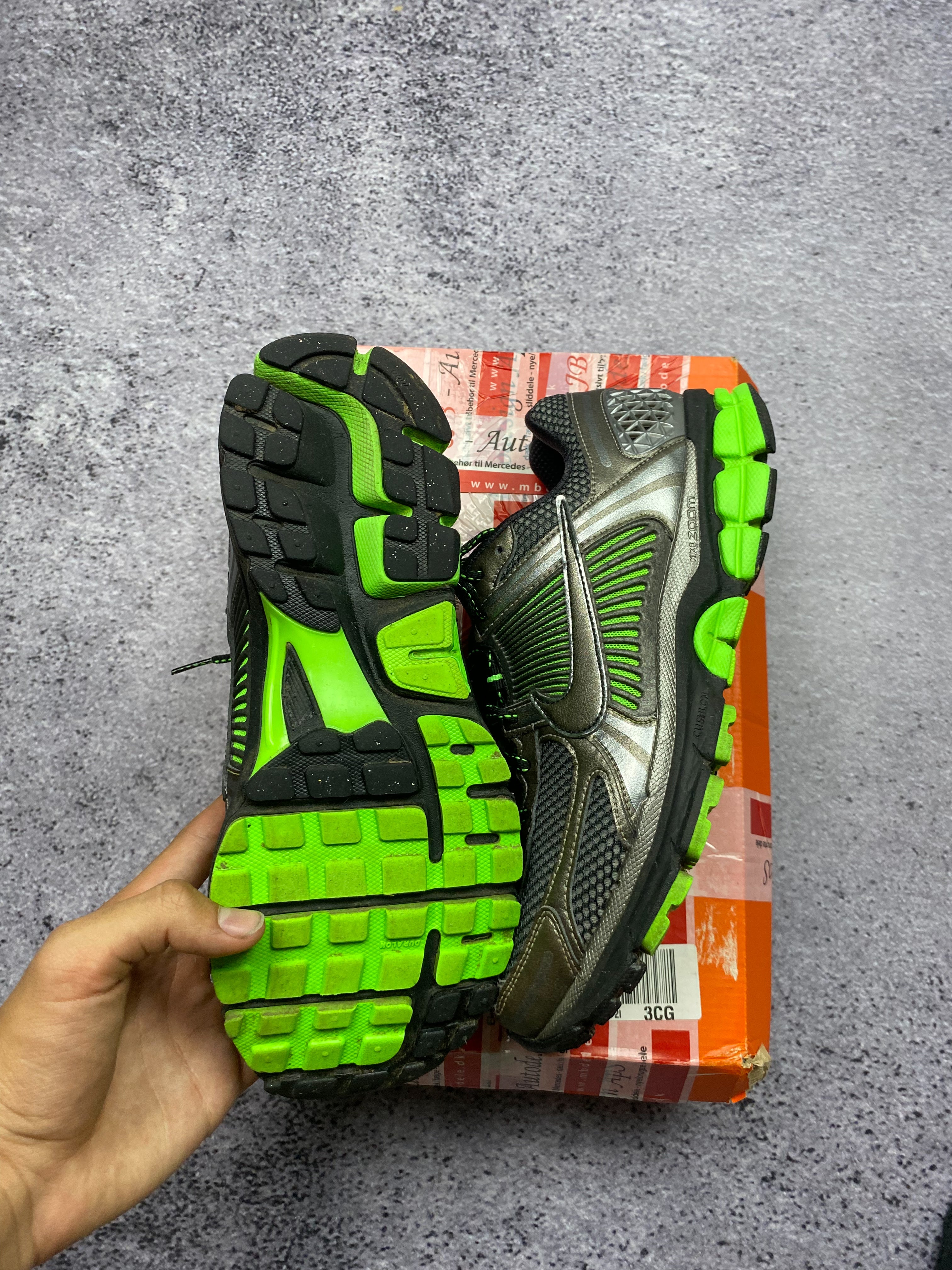 Nike Zoom Vomero Roam 44 – sneakersy trailowe szaro-zielone
