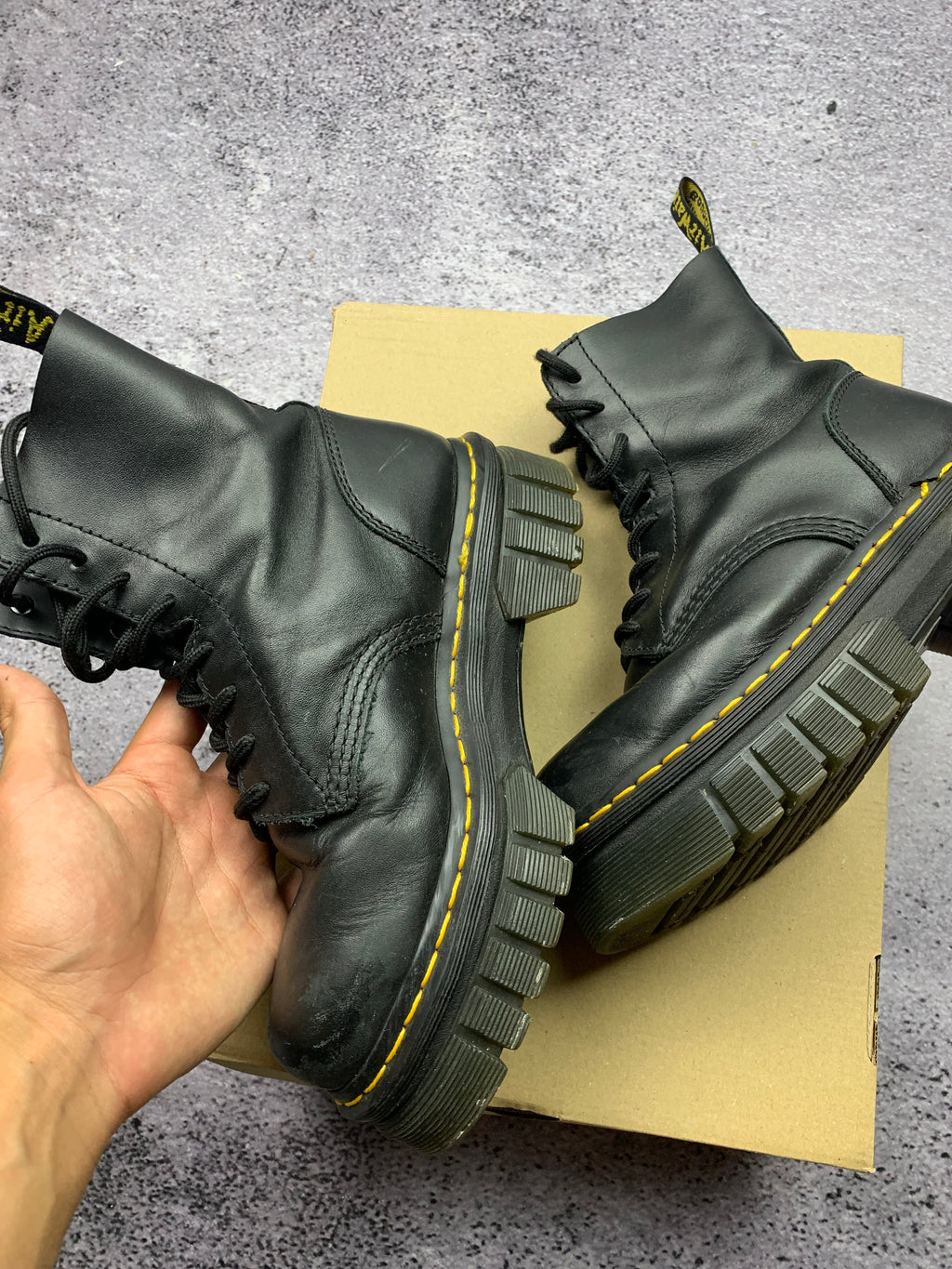 Dr. Martens Audrick 8-Eye Boot – skórzane botki platforma r. 38