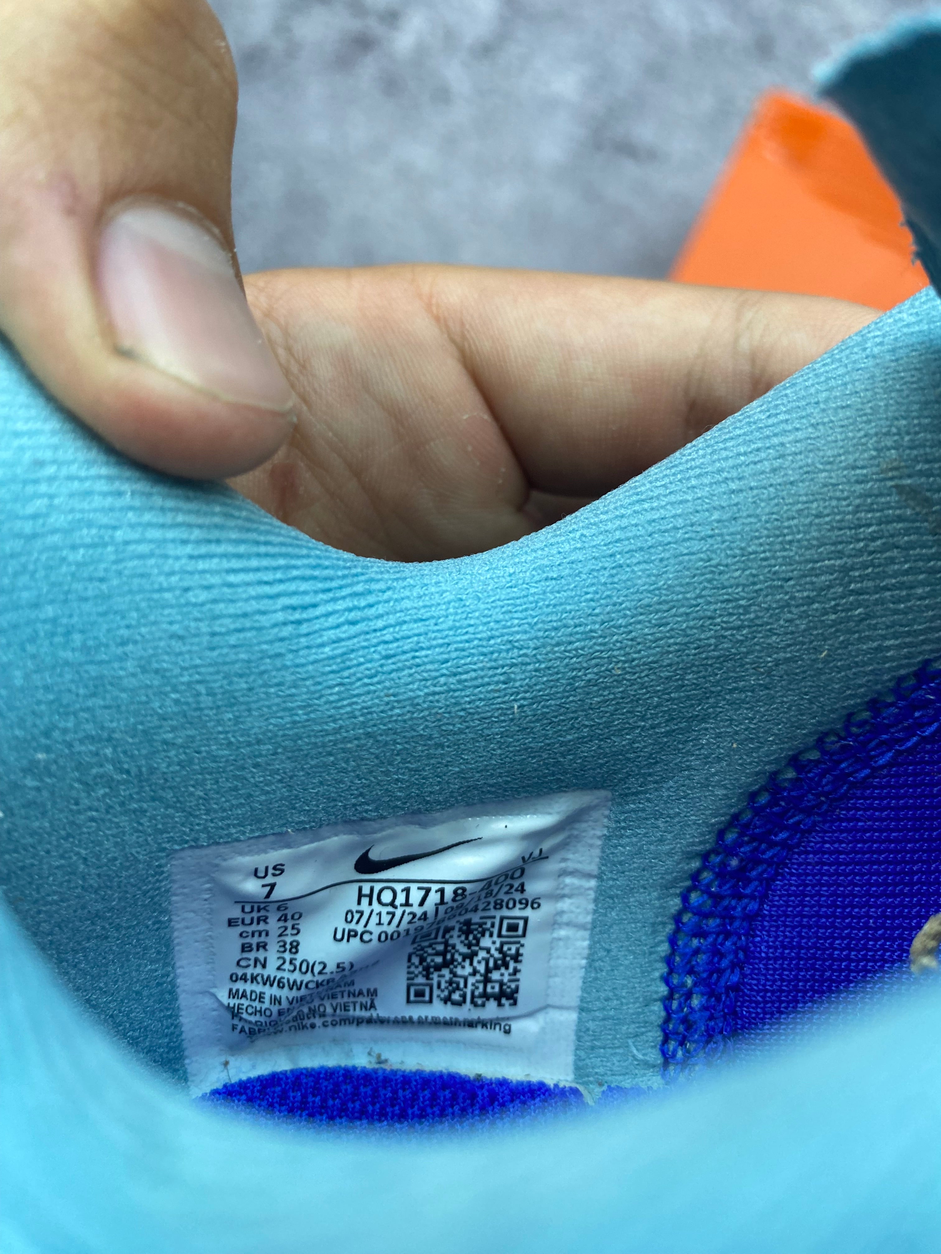 Nike ZoomX Invincible Run Flyknit niebieskie buty do biegania r. 40
