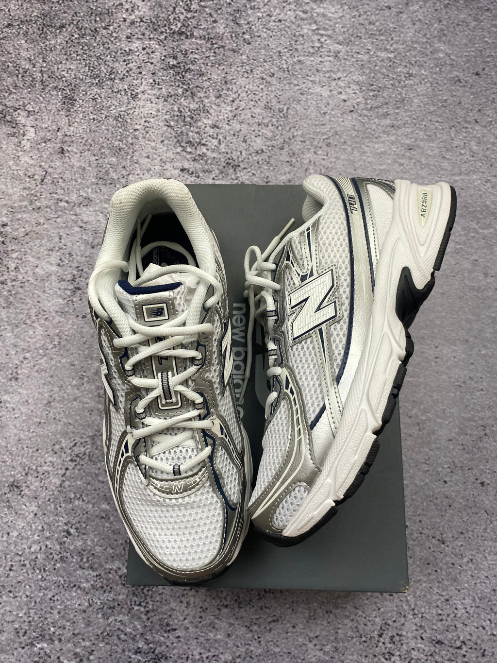 New Balance 530 białe sneakersy sportowe r. 40