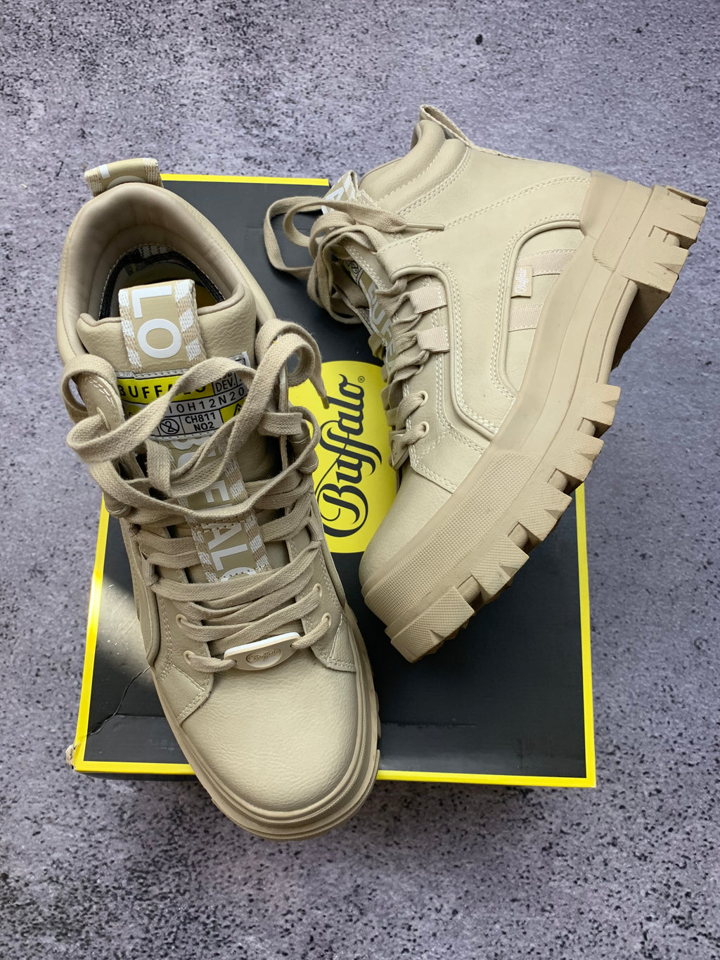 Buffalo London Aspha Mid – sneakersy platformowe r. 42 + box