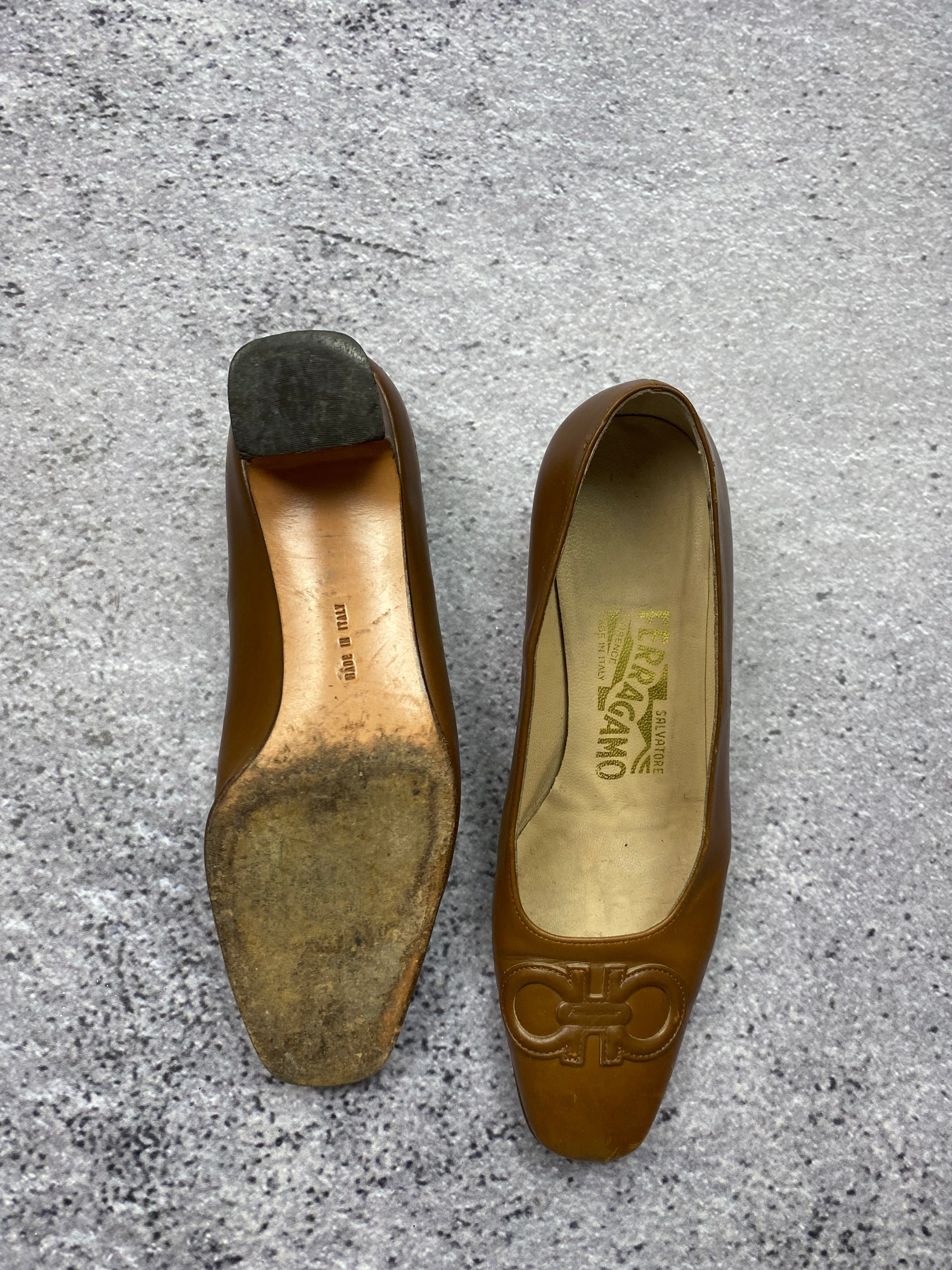 Salvatore Ferragamo skórzane czółenka Vara – szpilki r. 39,5