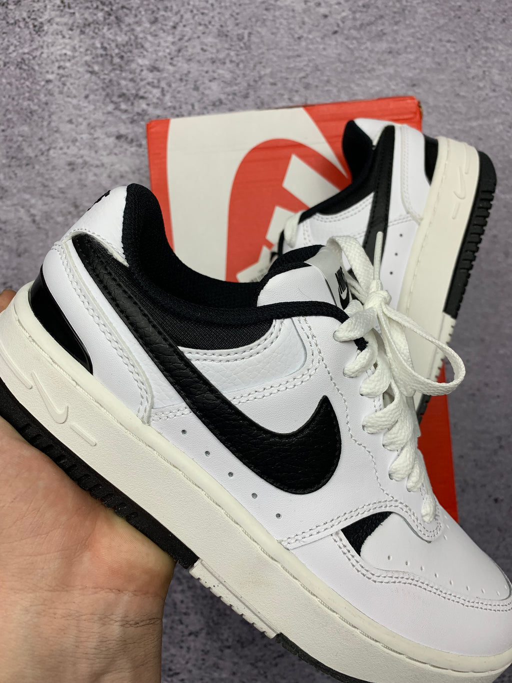 Nike Gamma Force White/Black – sneakersy damskie r. 36