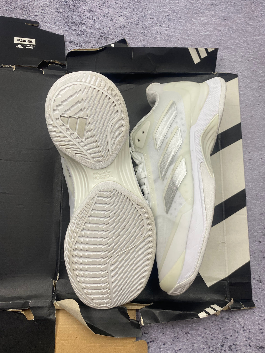 Adidas CourtJam Control białe buty tenisowe r. 40