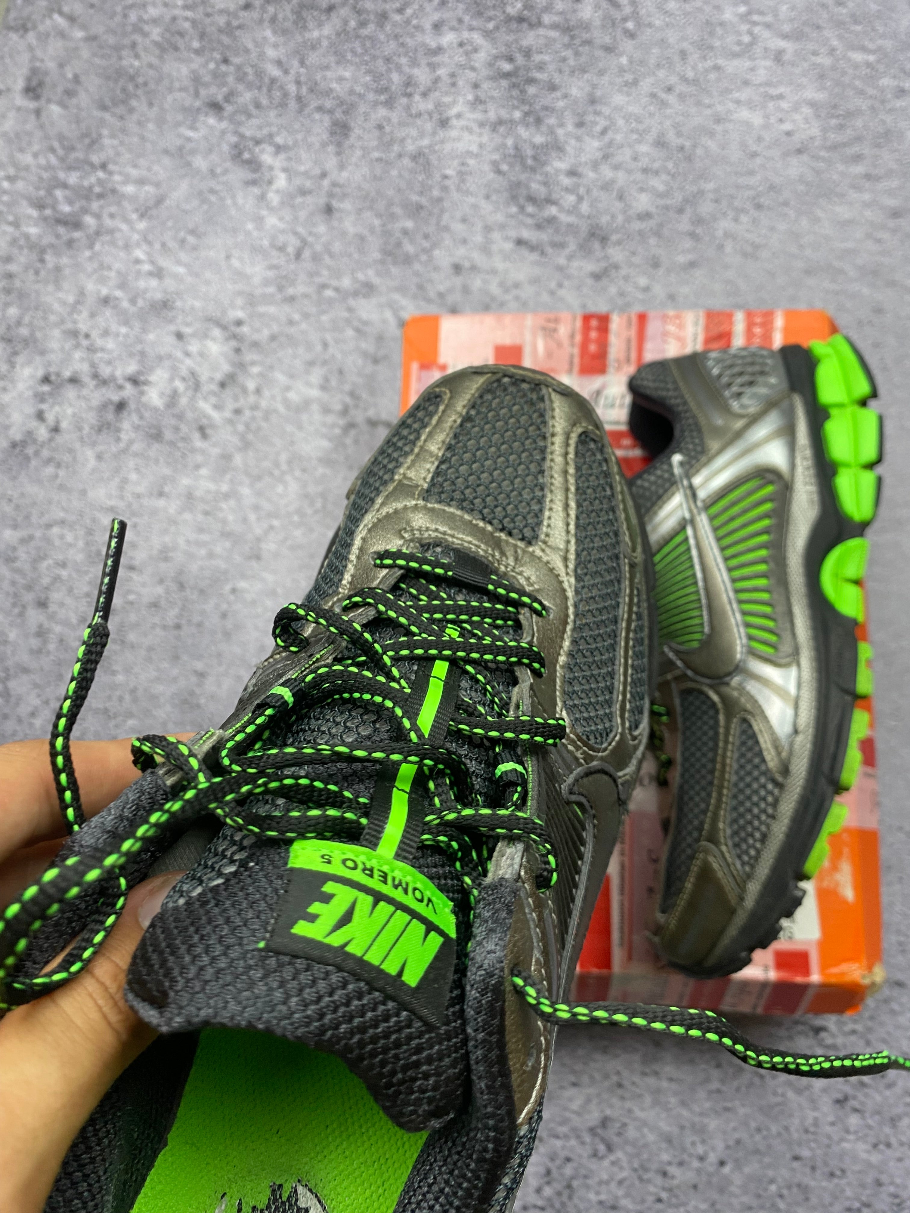 Nike Zoom Vomero Roam 44 – sneakersy trailowe szaro-zielone