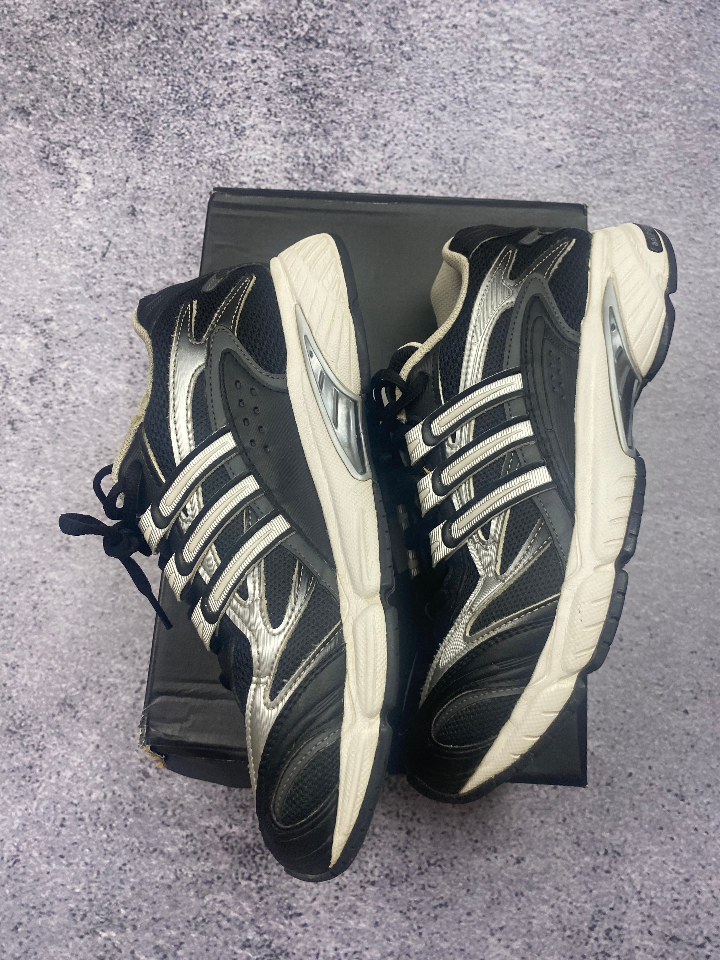 Adidas Response CL – sneakersy retro r. 42 2/3
