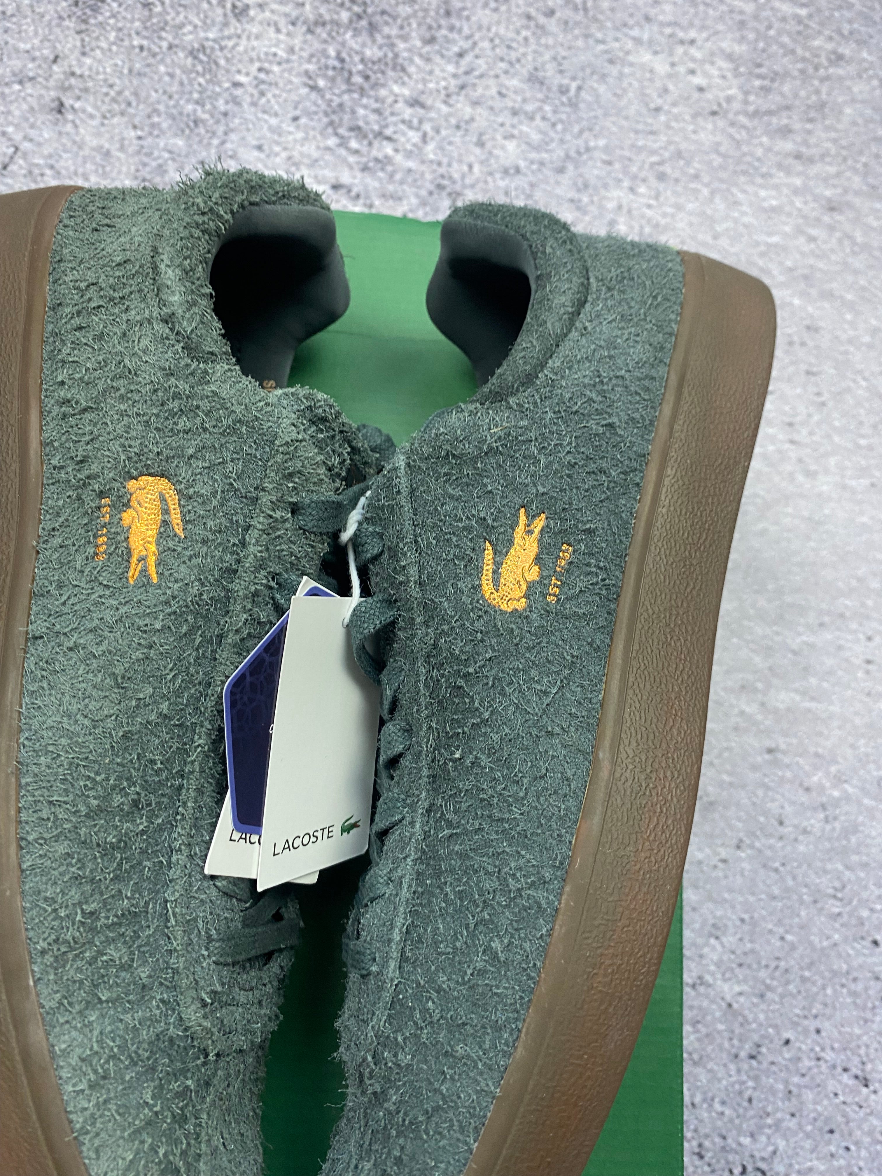 Lacoste zamszowe sneakersy zielone r. 41