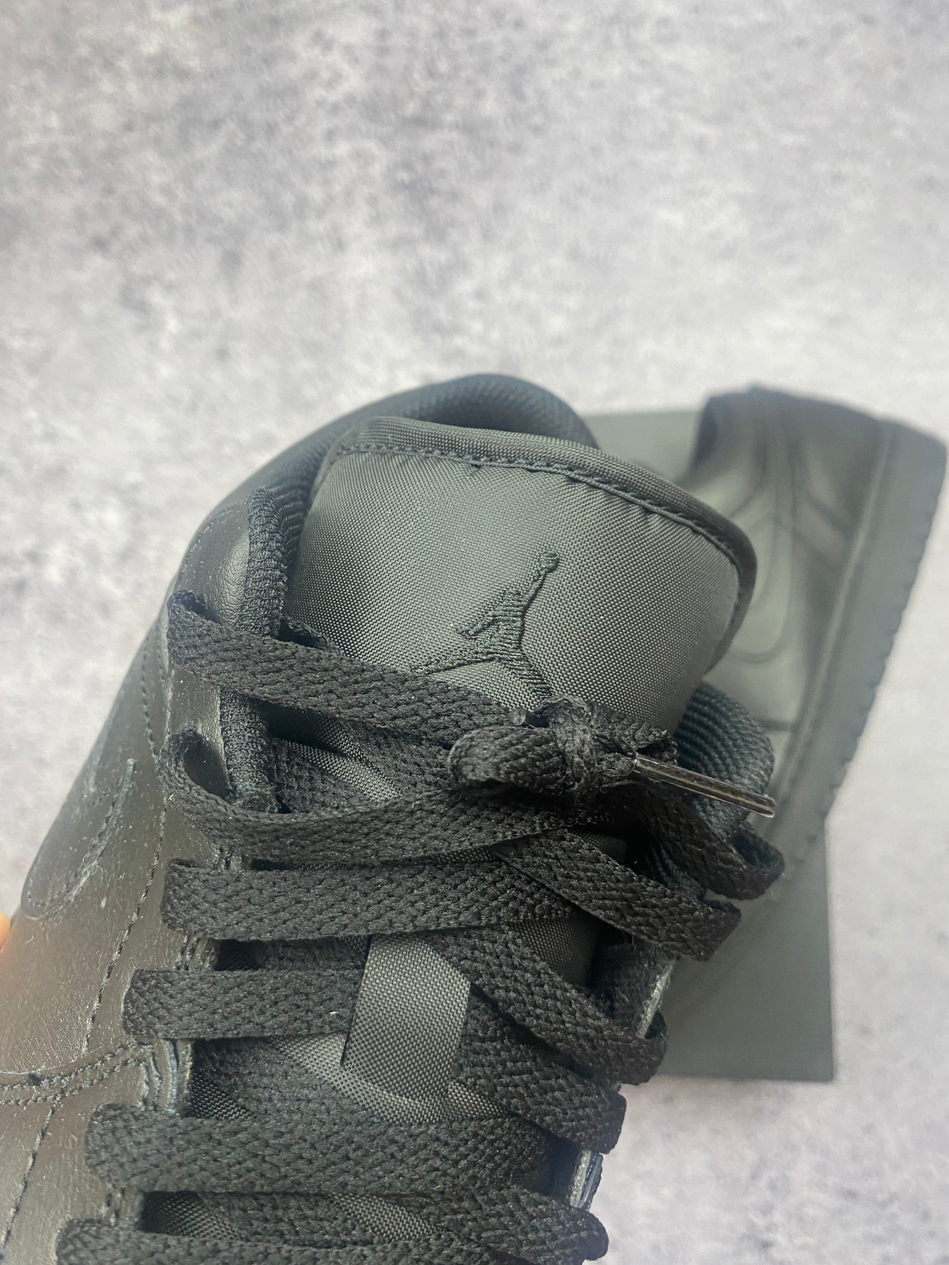 Air Jordan 1 Low Triple Black – sneakersy skórzane r. 44