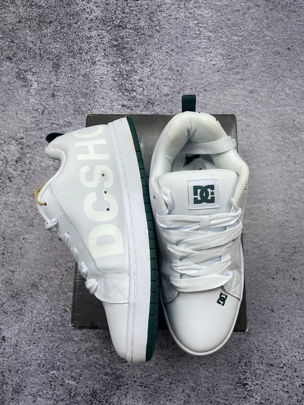 DC Court Graffik – białe sneakersy r. 42.5