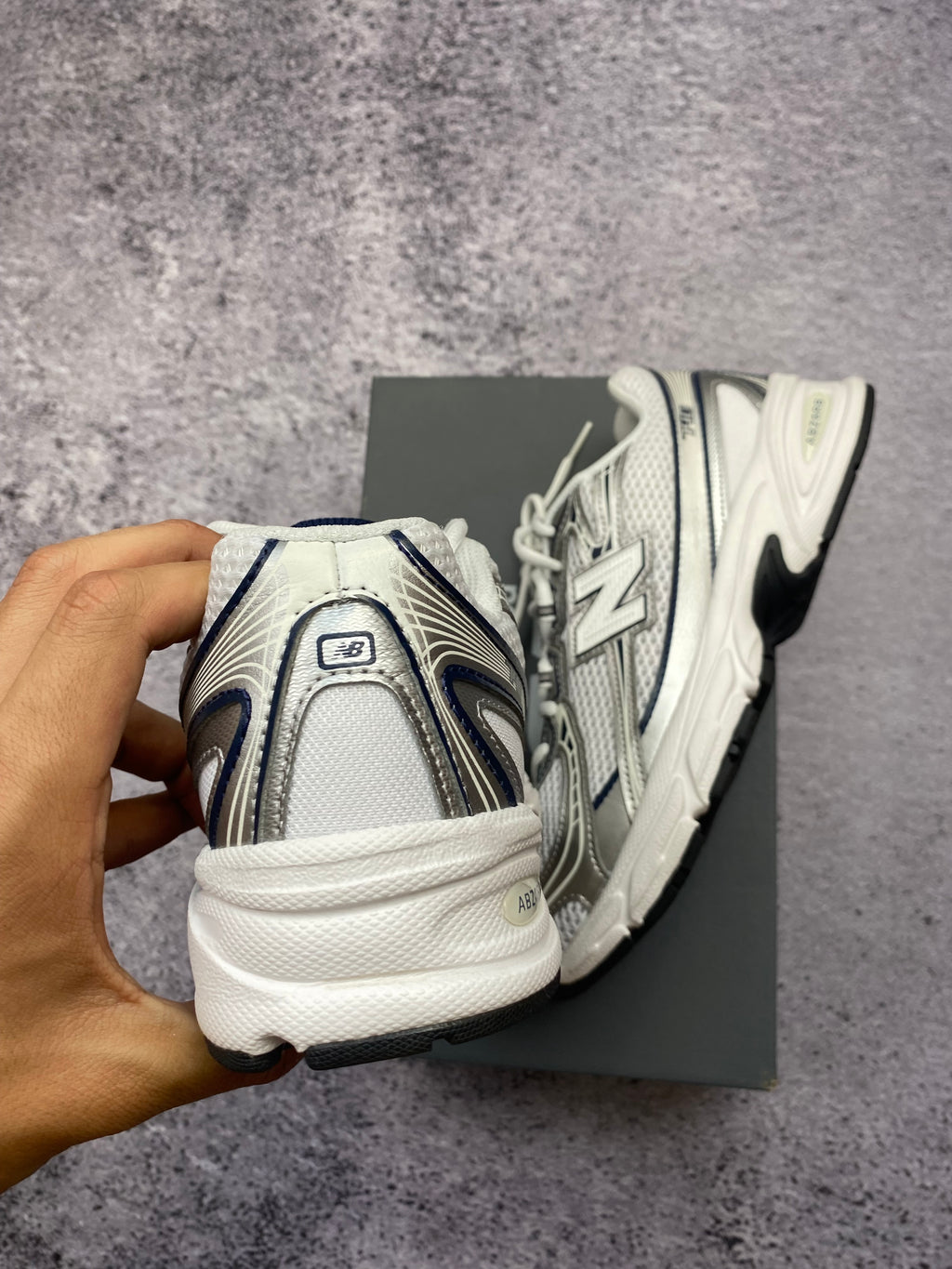 New Balance 530 białe sneakersy sportowe r. 40