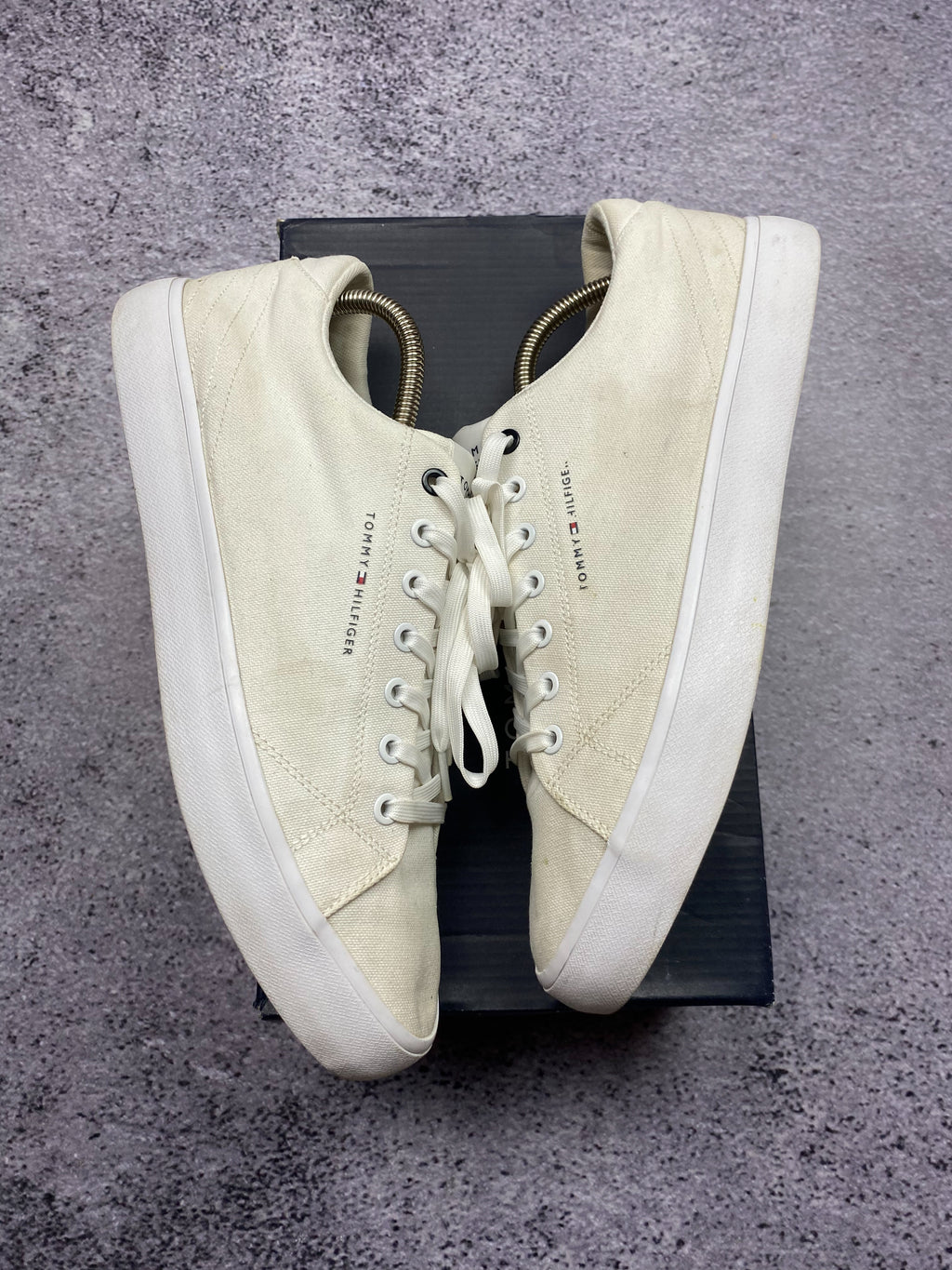 Tommy Hilfiger White Trainers Sneakers 45 – Canvas Casual