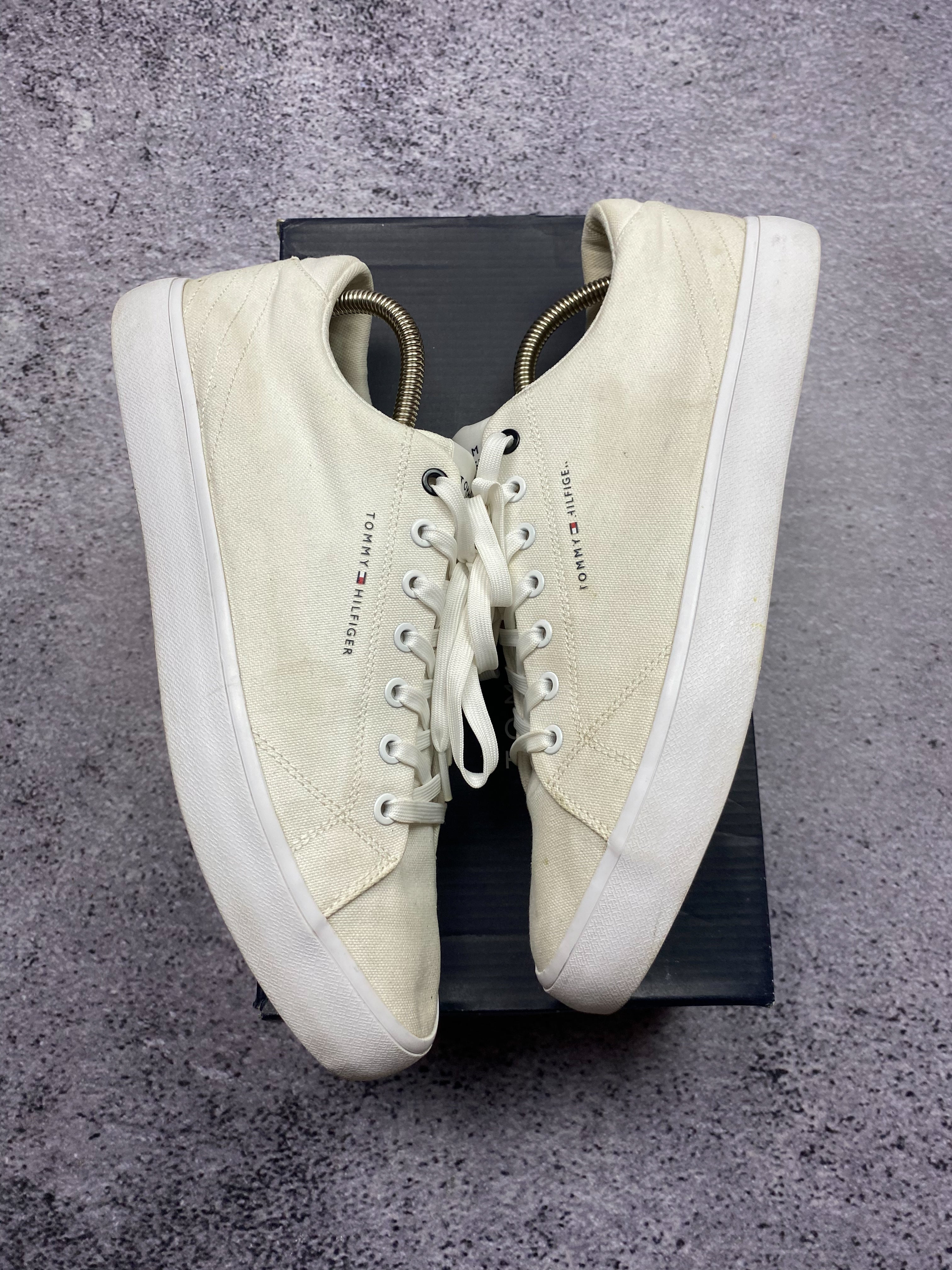 Tommy Hilfiger White Trainers Sneakers 45 – Canvas Casual