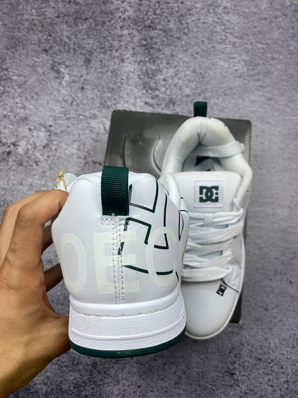 DC Court Graffik – białe sneakersy r. 42.5