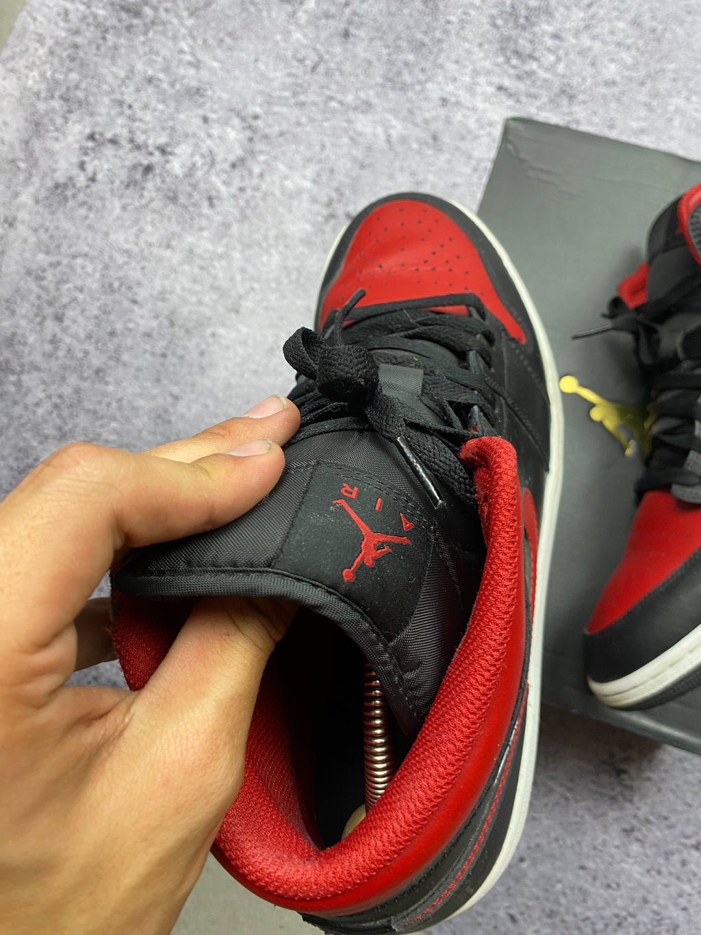 Nike Air Jordan 1 Mid Black Red 45.5 – sneakersy skórzane