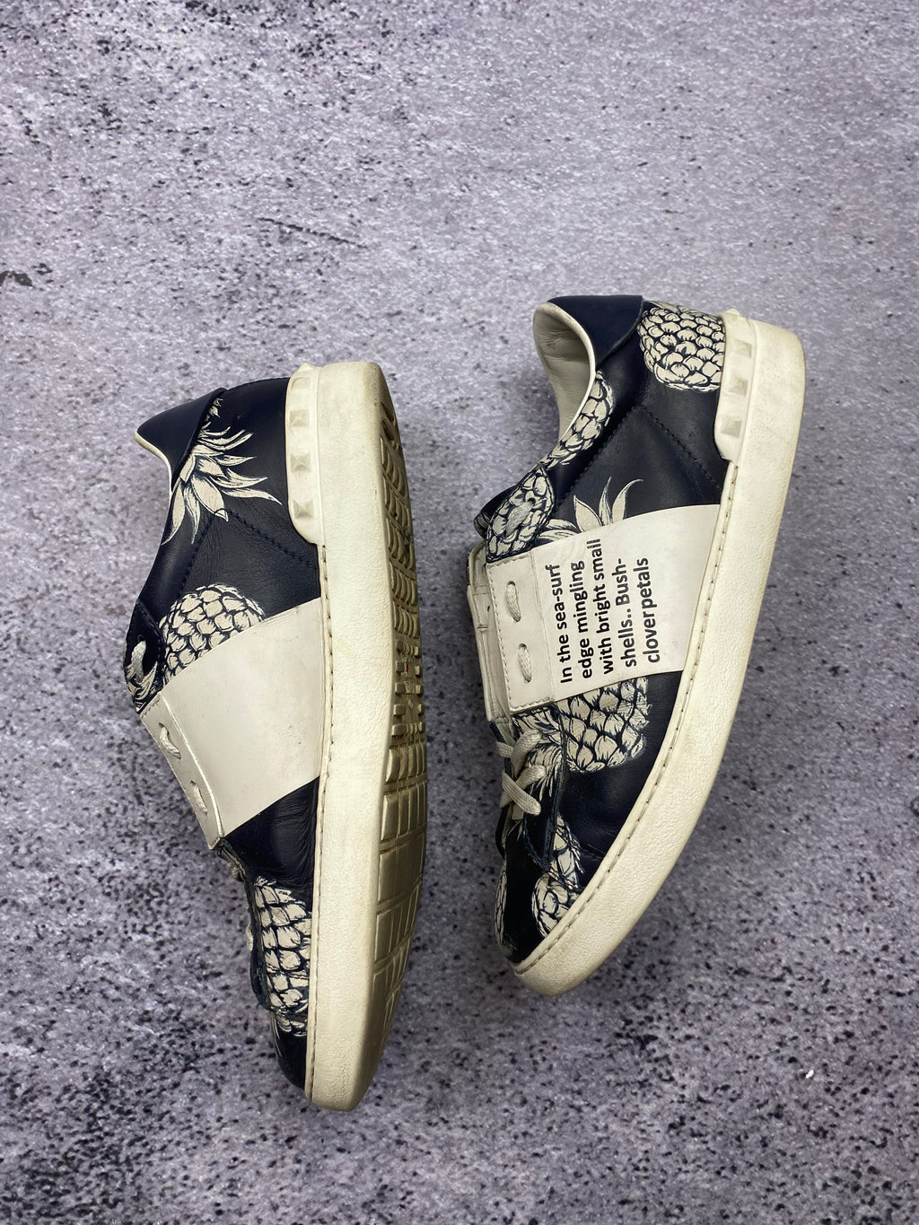 Valentino Garavani Sneakersy Pineapple Print – skórzane sneakersy r. 42,5