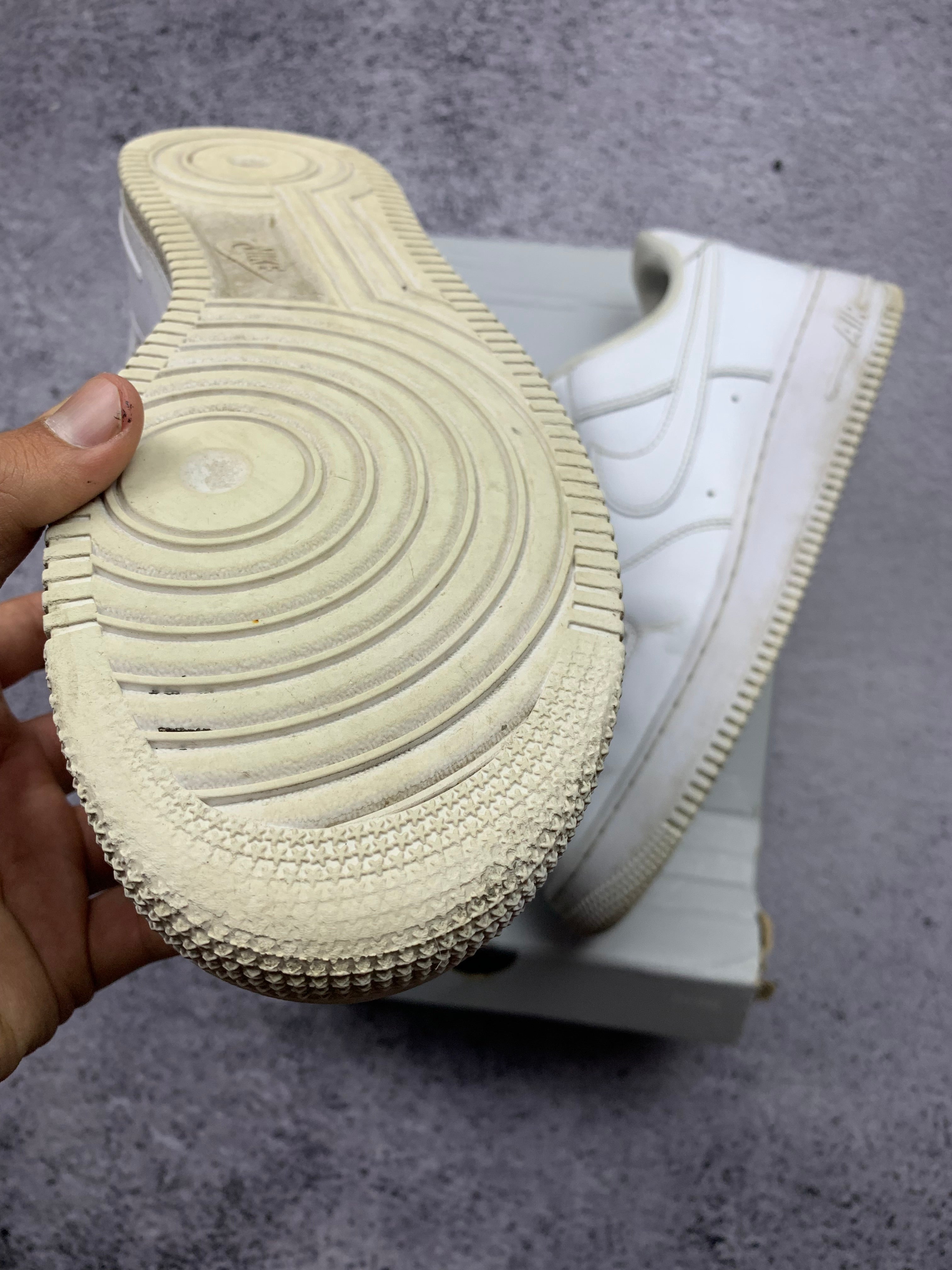 Nike Air Force 1 Low ’07 Triple White – skórzane sneakersy r. 44