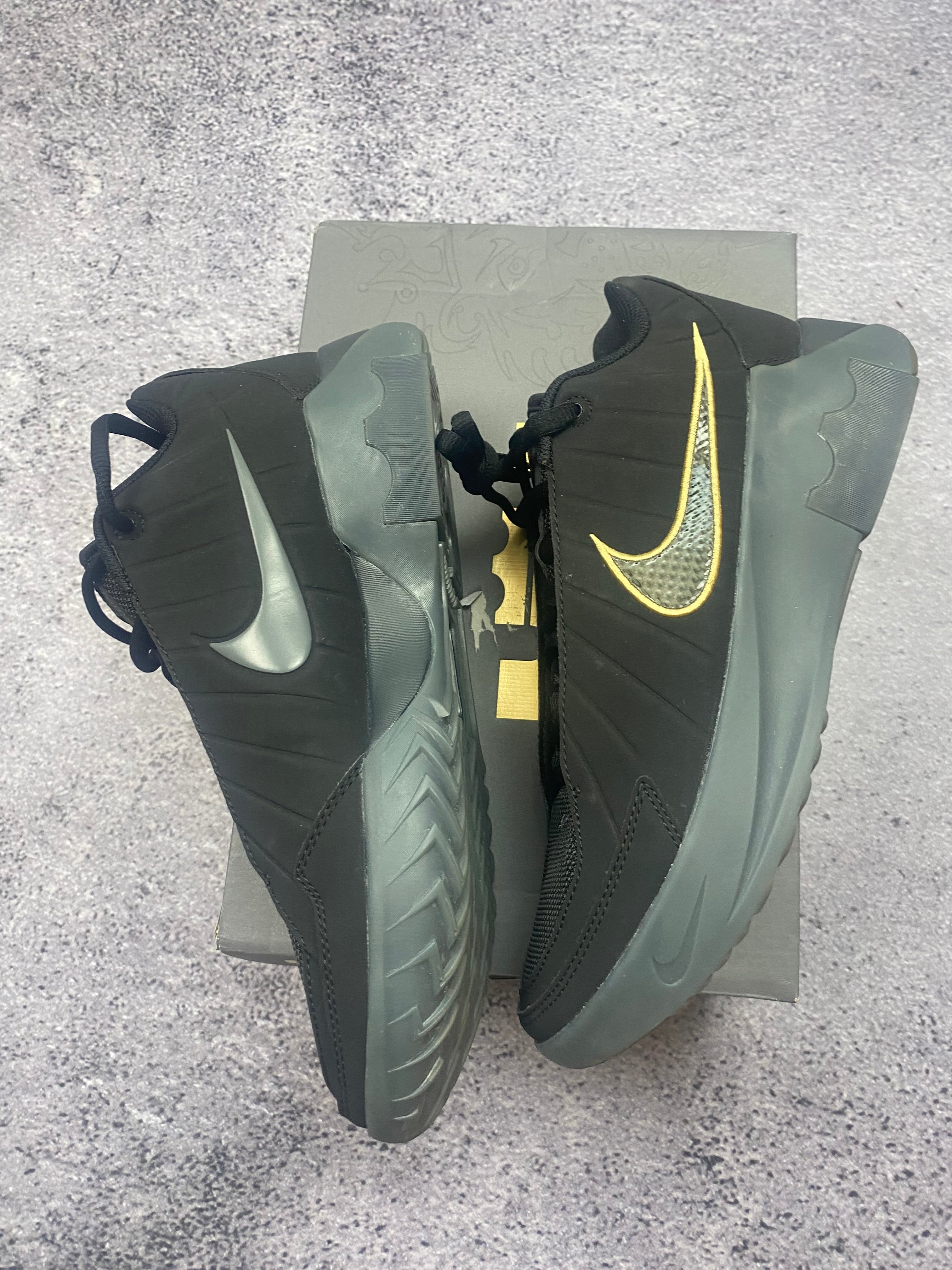 Nike LeBron Witness IX Black Iron Grey – buty do koszykówki r. 42.5
