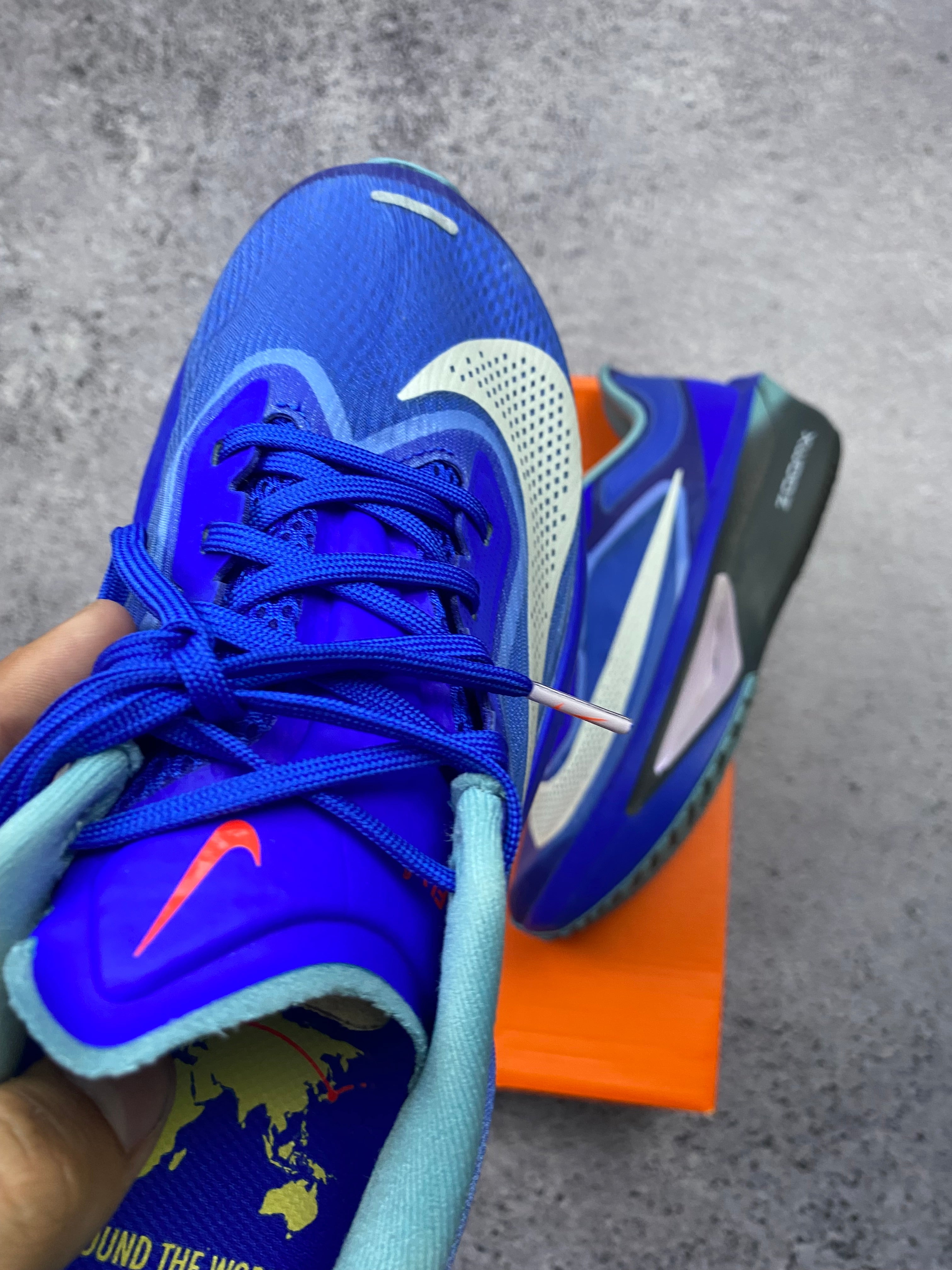 Nike ZoomX Invincible Run Flyknit niebieskie buty do biegania r. 40