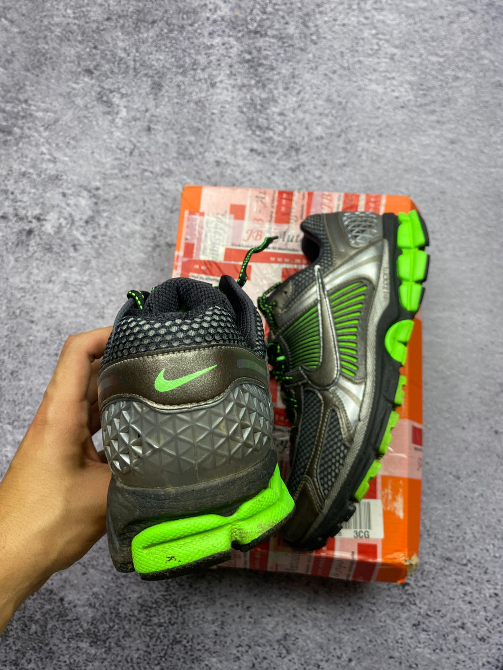 Nike Zoom Vomero Roam 44 – sneakersy trailowe szaro-zielone