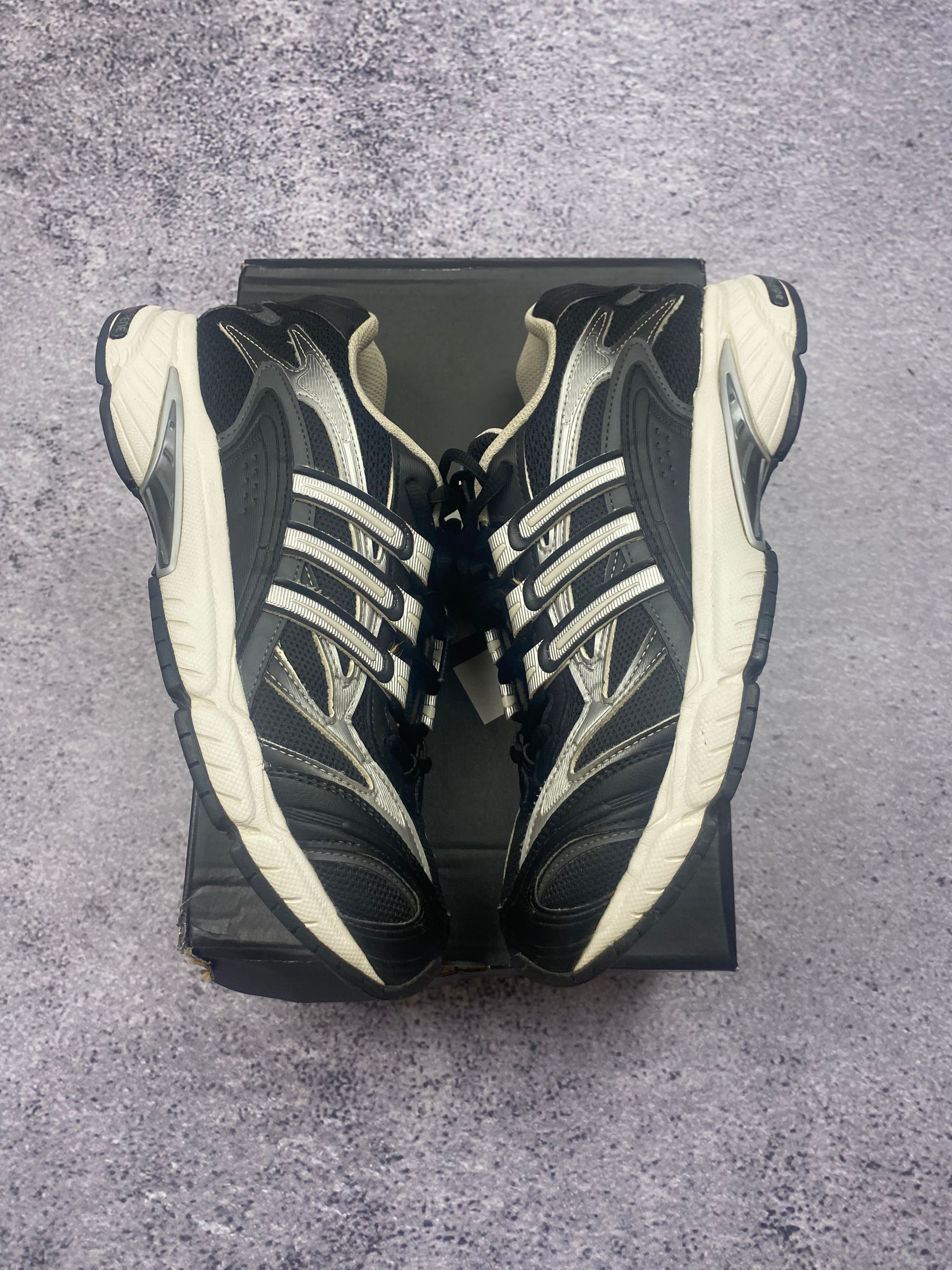 Adidas Response CL – sneakersy retro r. 42 2/3